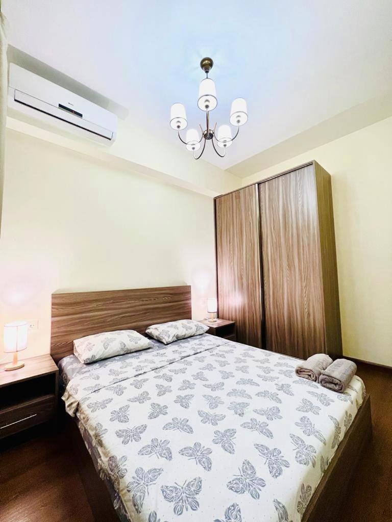 Modern Stylish 1 bedroom Apartment by Republic Square, Middle of City CENTER