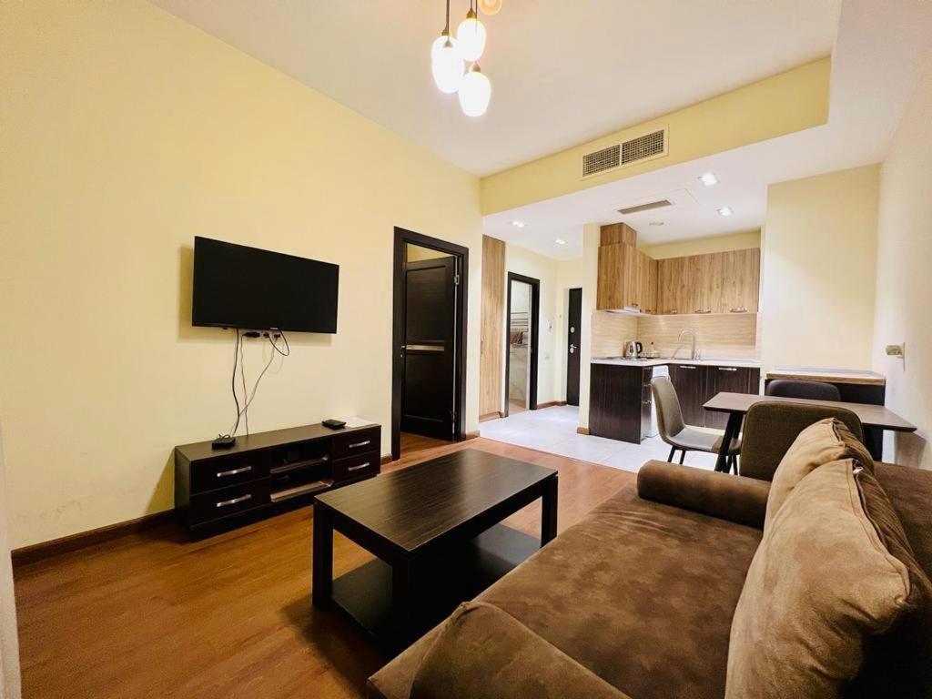 Modern Stylish 1 bedroom Apartment by Republic Square, Middle of City CENTER
