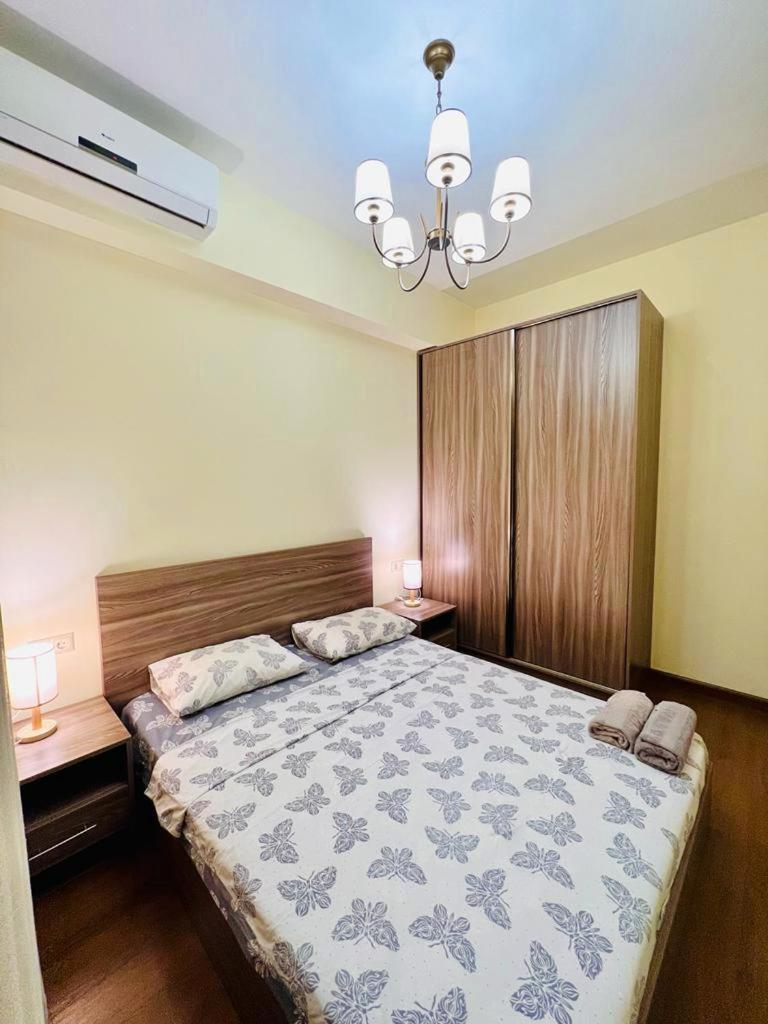 Modern Stylish 1 bedroom Apartment by Republic Square, Middle of City CENTER