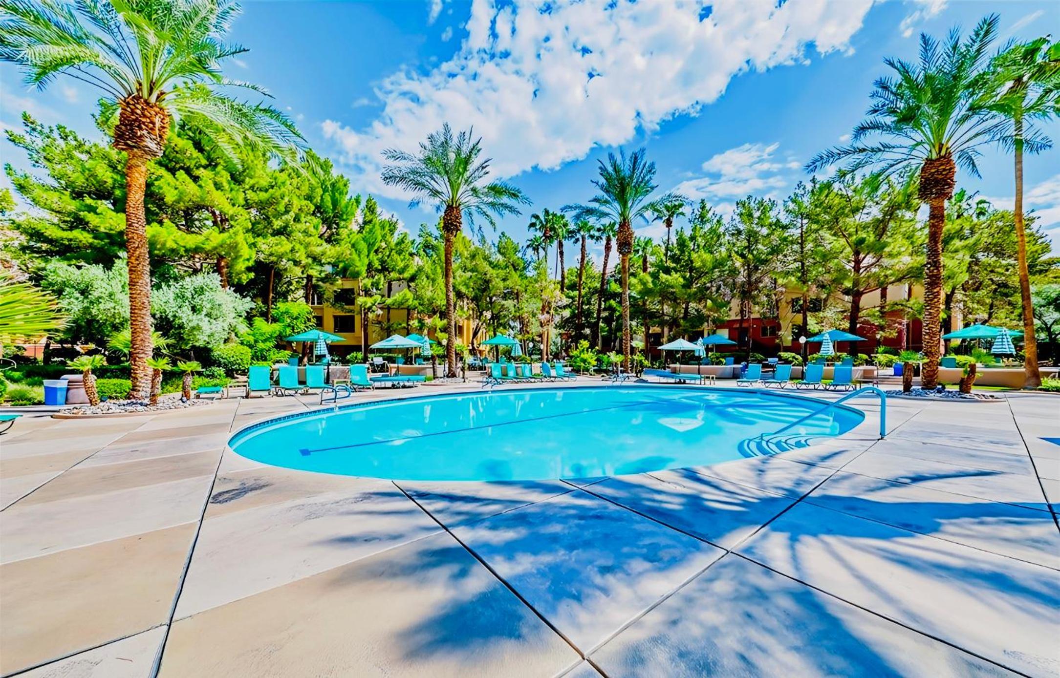 Fabulous Penthouse Apartment LAS VEGAS Strip view with resort amenities! 5 min walk to main attractions! ONLY LONG TERM RENTALS min 30 nights! view 5