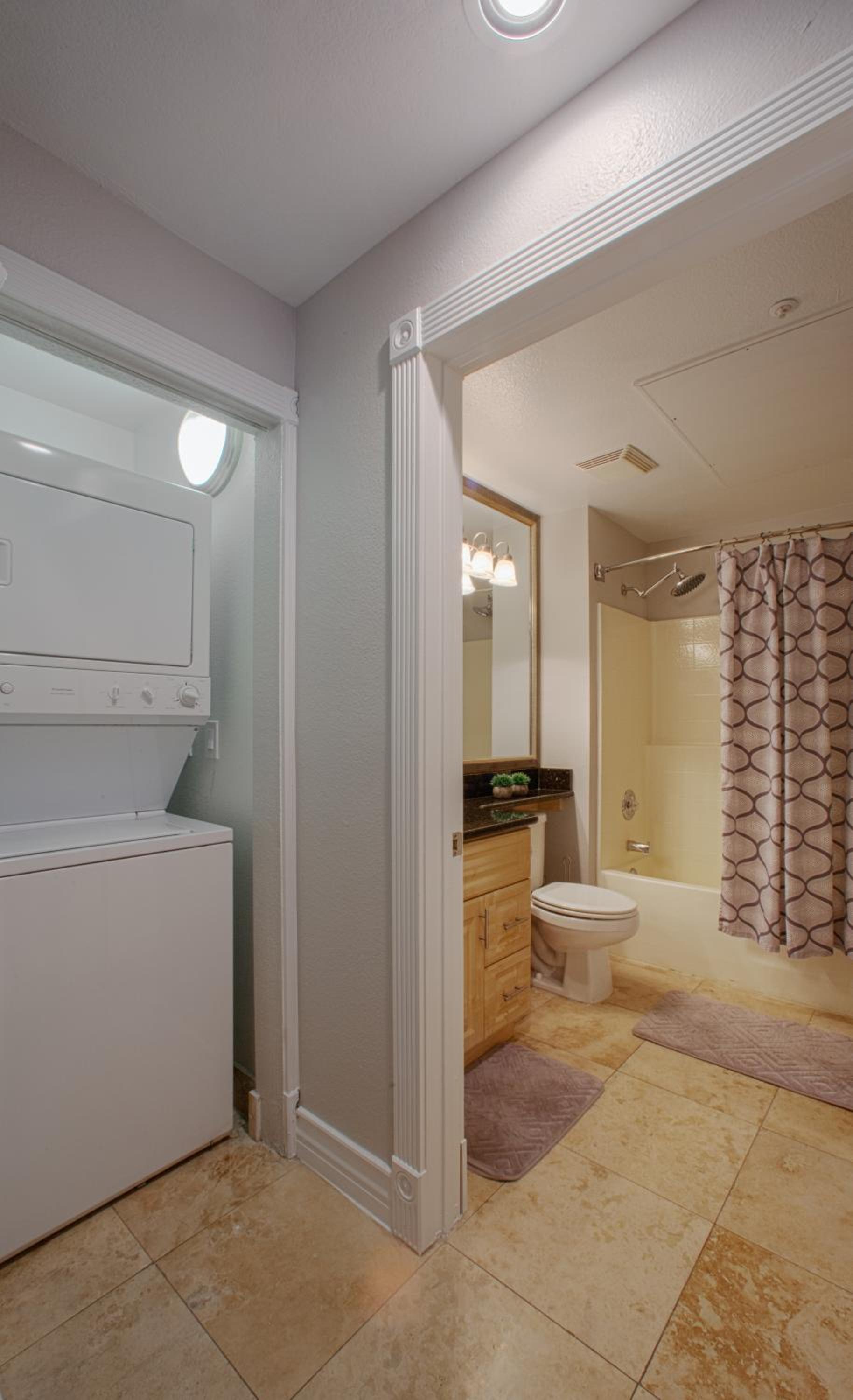 Fabulous Penthouse Apartment LAS VEGAS Strip view with resort amenities! 5 min walk to main attractions! ONLY LONG TERM RENTALS min 30 nights! view 2