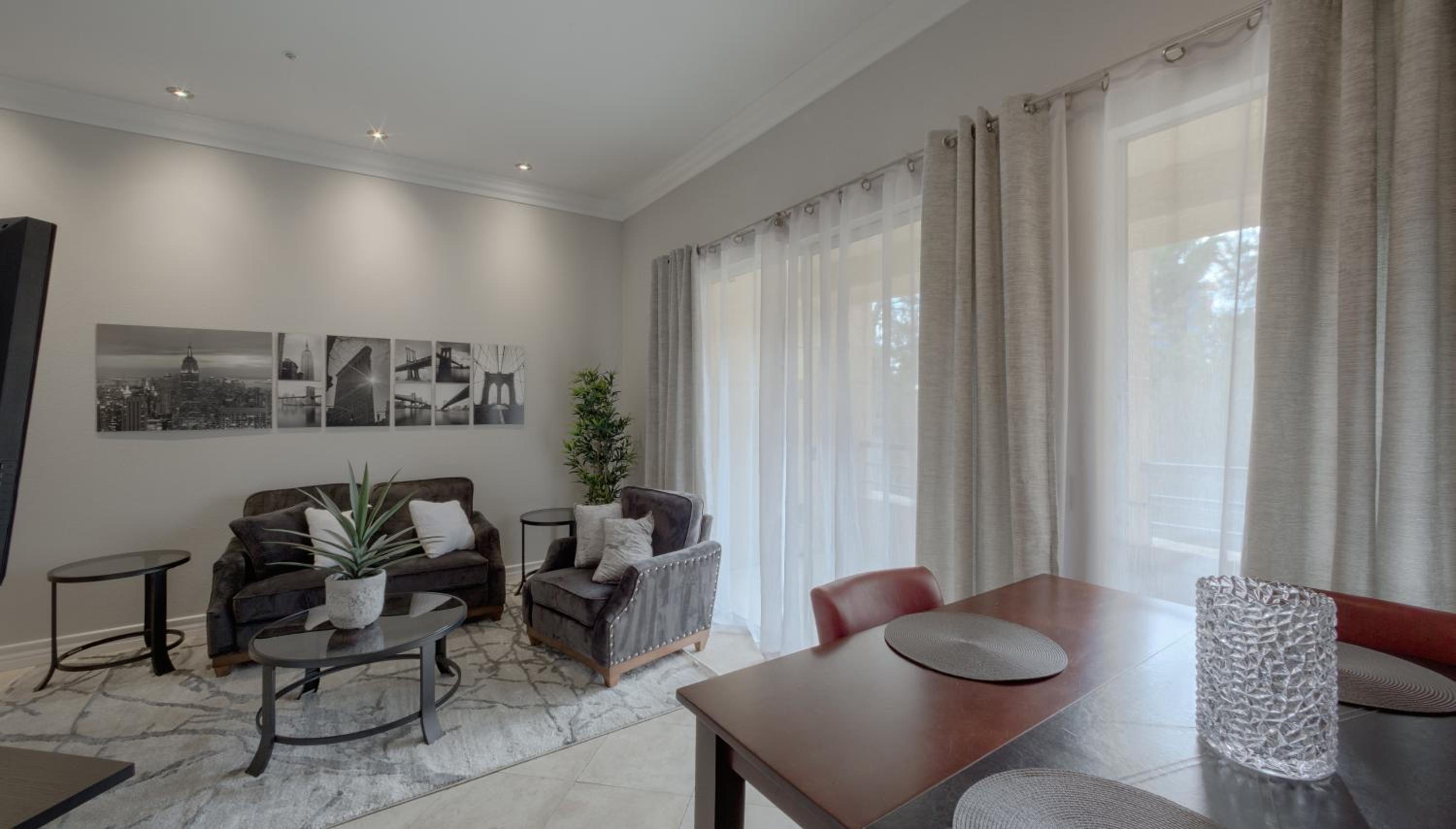 Fabulous Penthouse Apartment LAS VEGAS Strip view with resort amenities! 5 min walk to main attractions! ONLY LONG TERM RENTALS min 30 nights! view 4