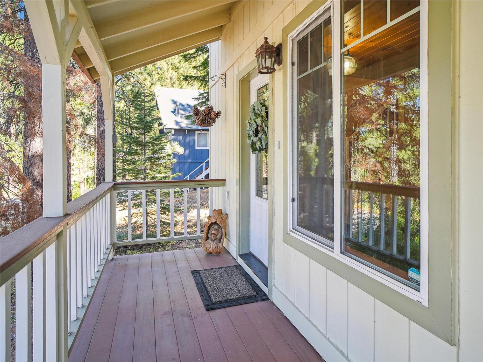High Sierra Escape - Cozy, Spacious Mountain Home view 4