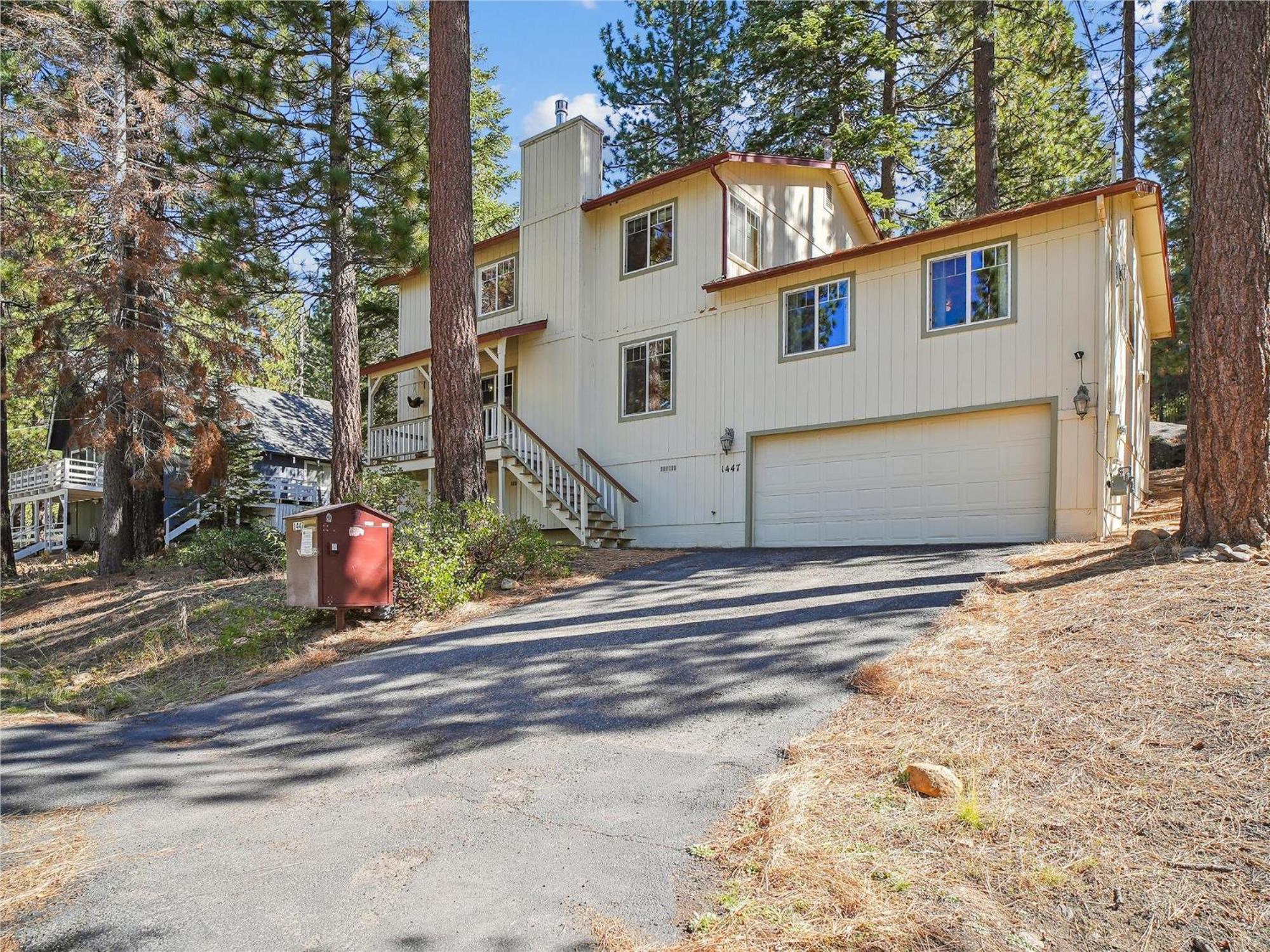 High Sierra Escape - Cozy, Spacious Mountain Home view 5