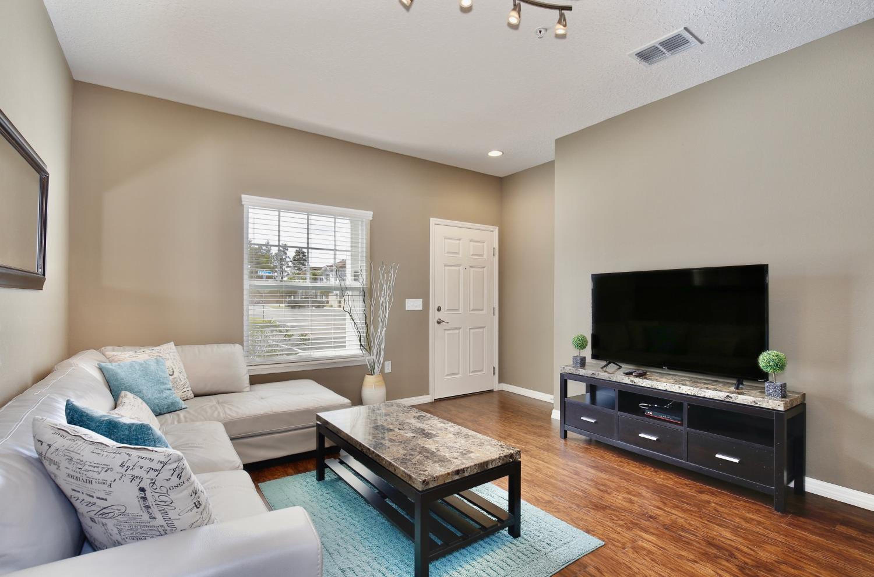 New In The Market Townhouse In West Lucaya! view 4
