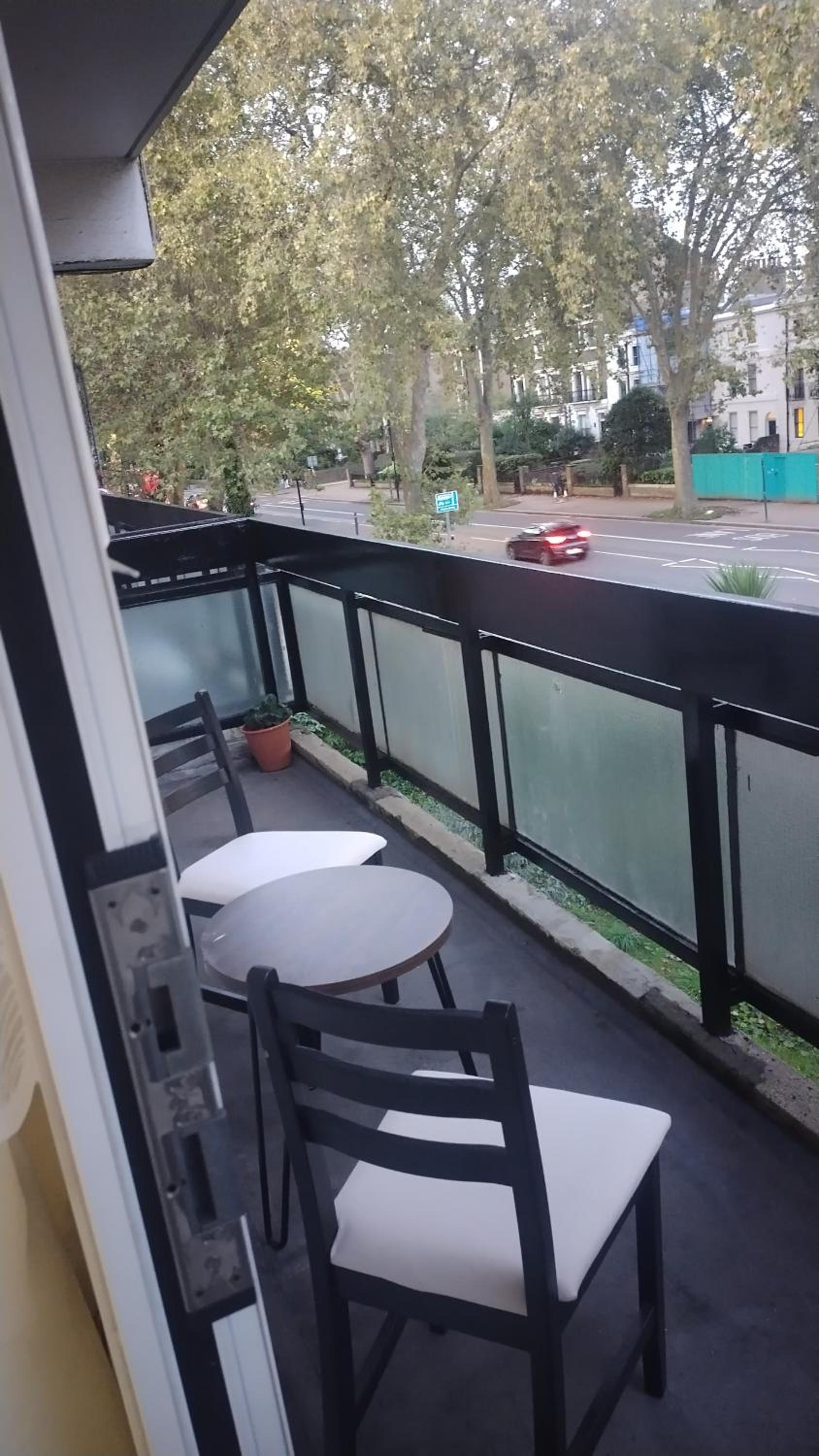 Laret Guest House