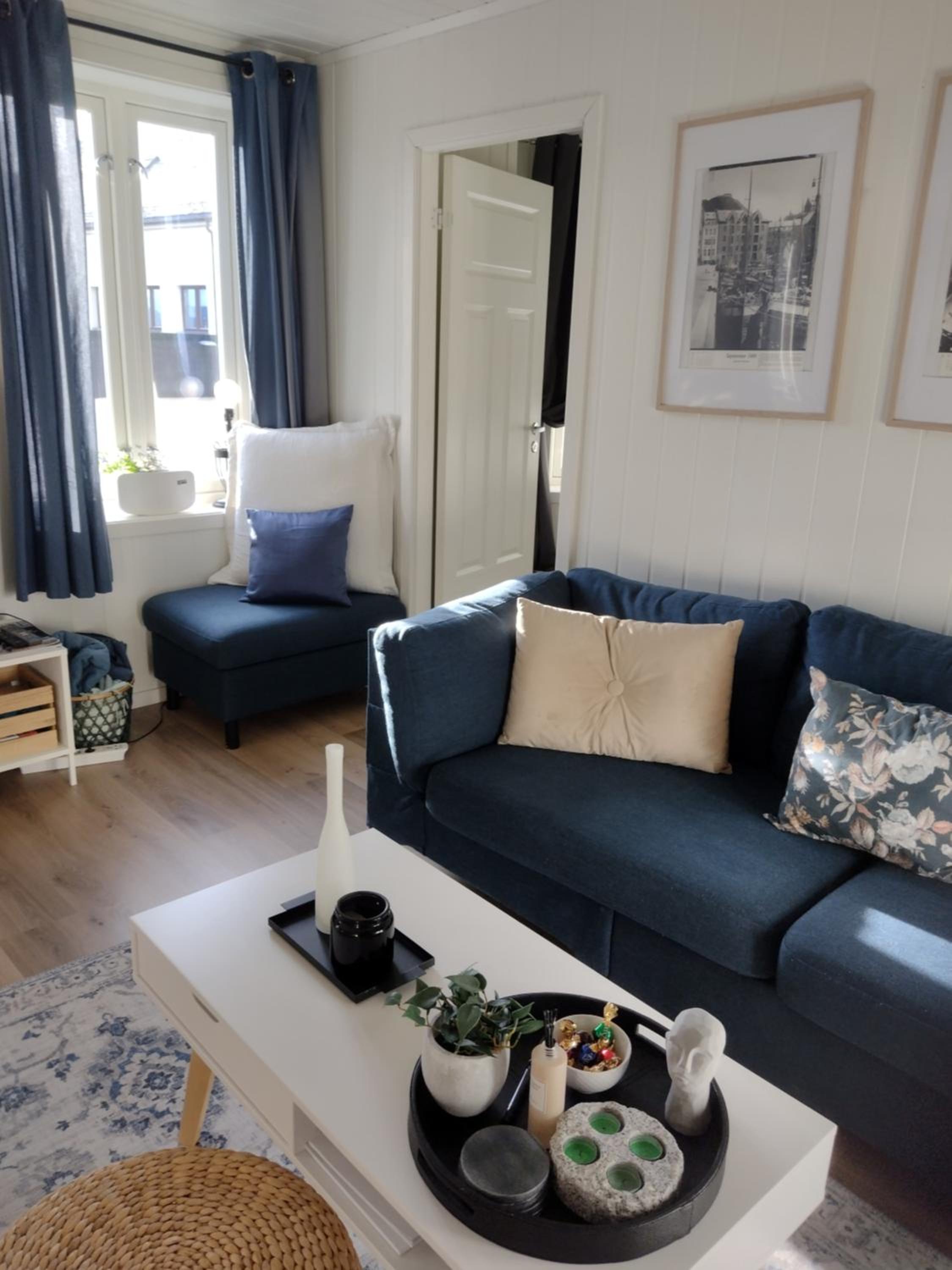 Light home apartment Alesund with free parking view 4