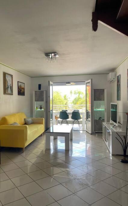 Duplex 1 mn plage de trou d eau location a la semaine minimum view 3