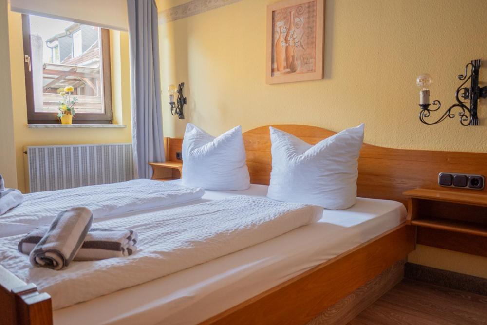 Gasthof zum goldenen Schiff - Historisches Hotel mit Frühstück & Self-Check-in