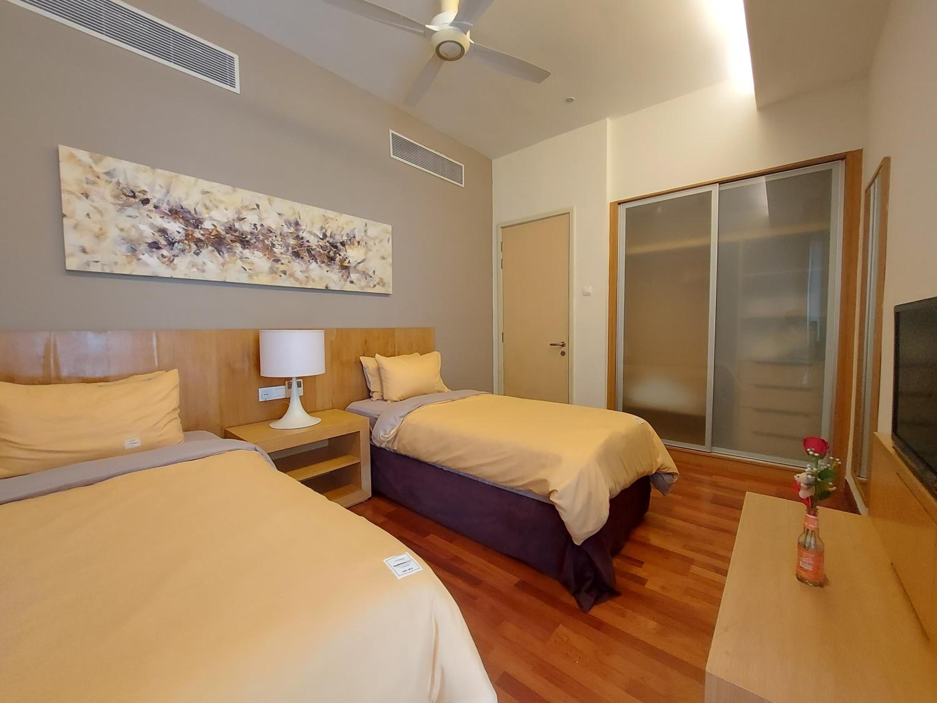 KLCC Suites 262 Bukit Bintang 4 Pax Free 1 Parking