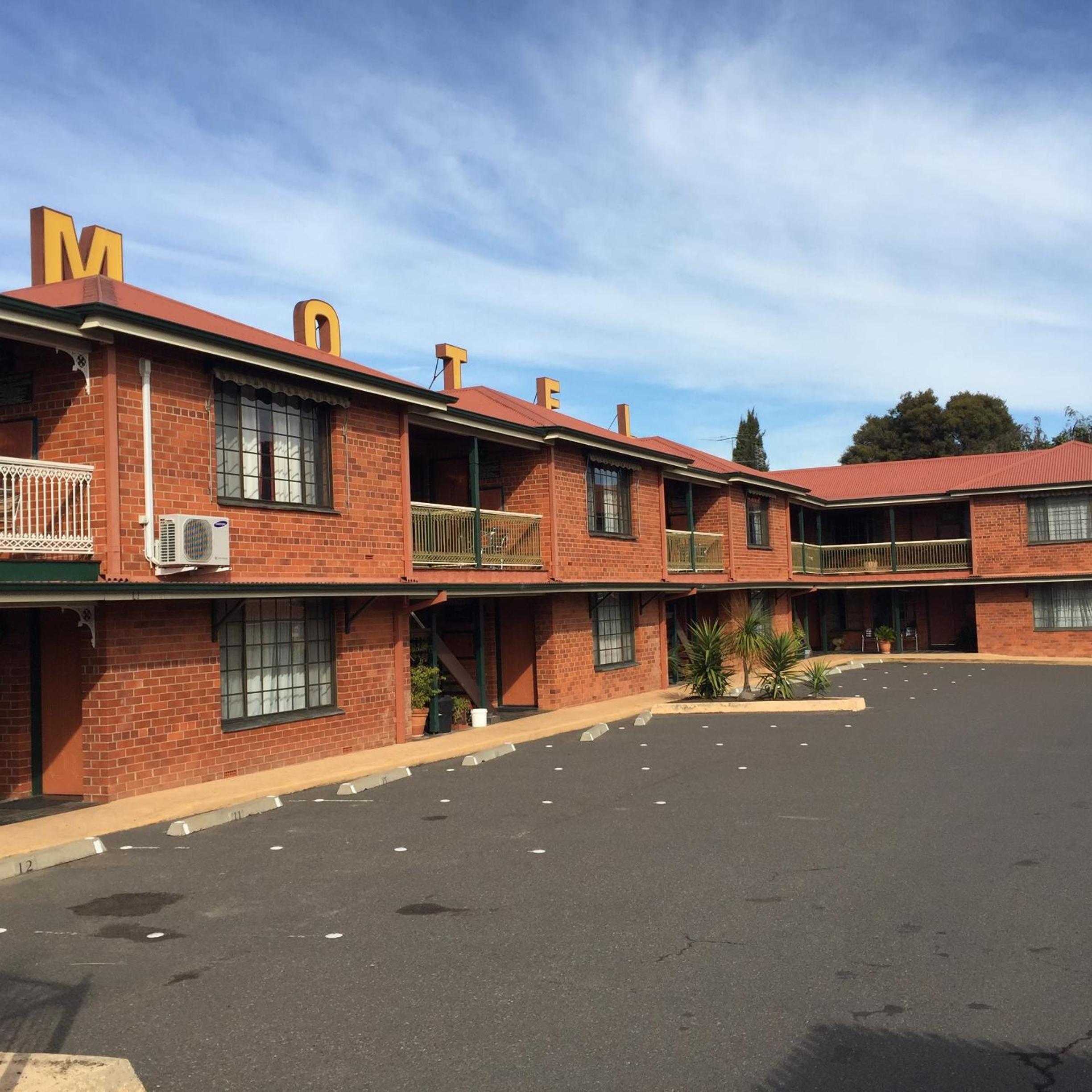 Poet's Recall Motel