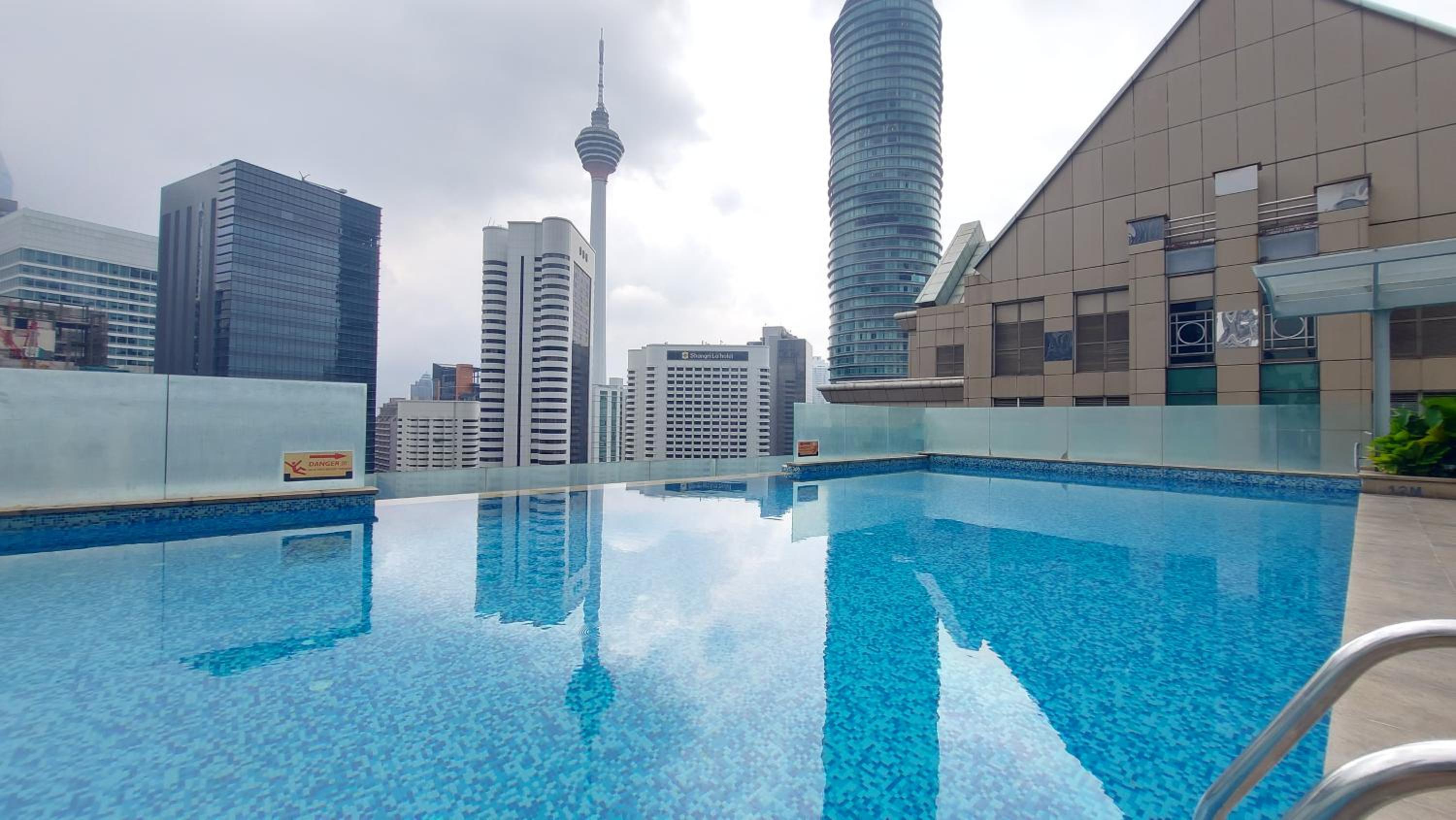 KLCC Suites 262 Bukit Bintang 4 Pax Free 1 Parking