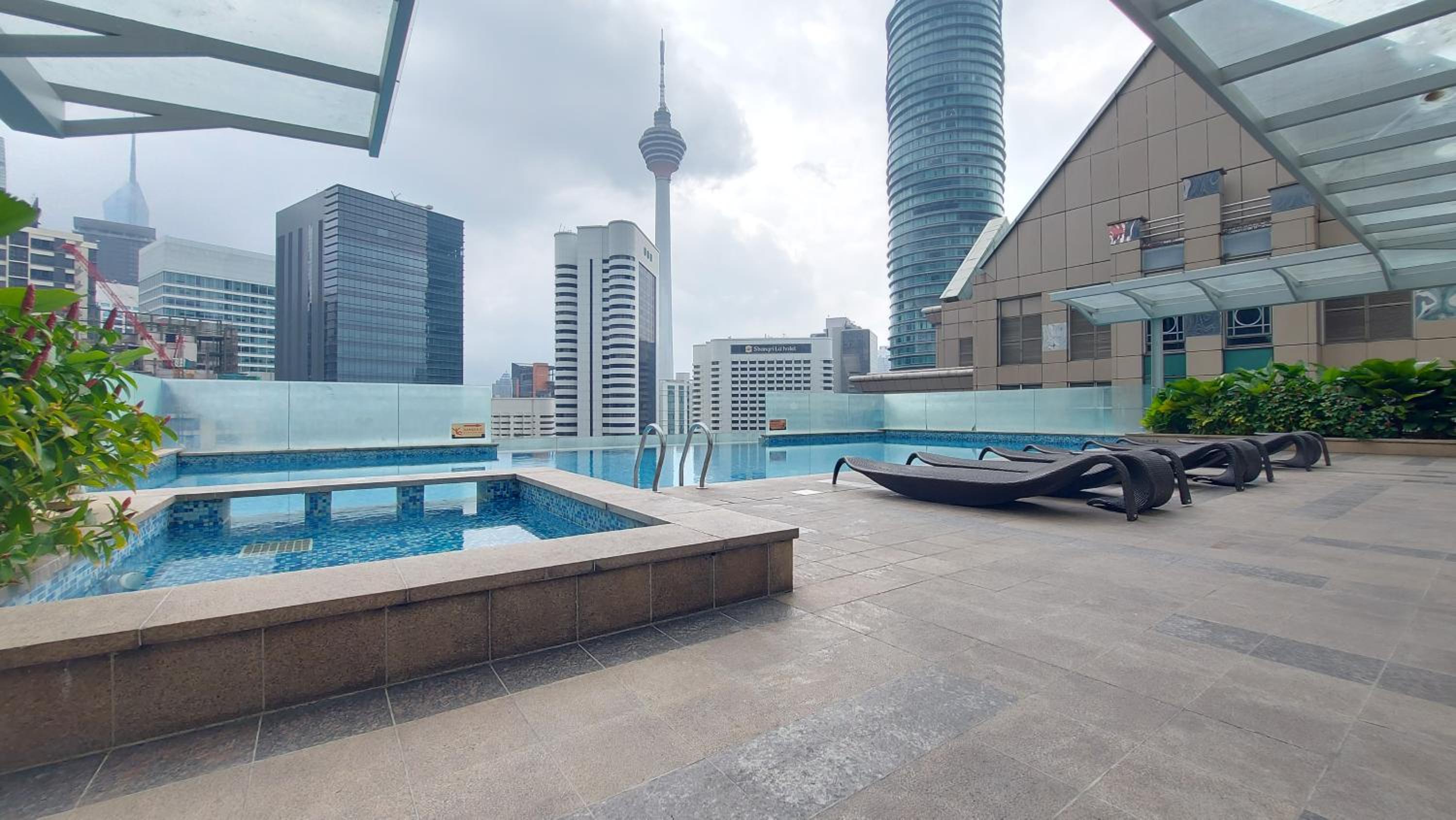 KLCC Suites 262 Bukit Bintang 4 Pax Free 1 Parking