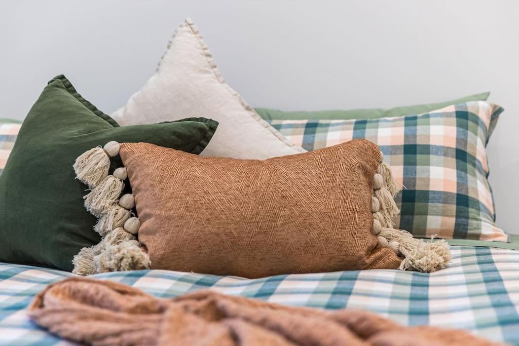 COSY RETREAT ON FOREST --- Offering 3 Comfortable Bedrooms - Sleeps Up to 6 - Please Note - If Booking for 5 or more guests all 3 rooms will be required