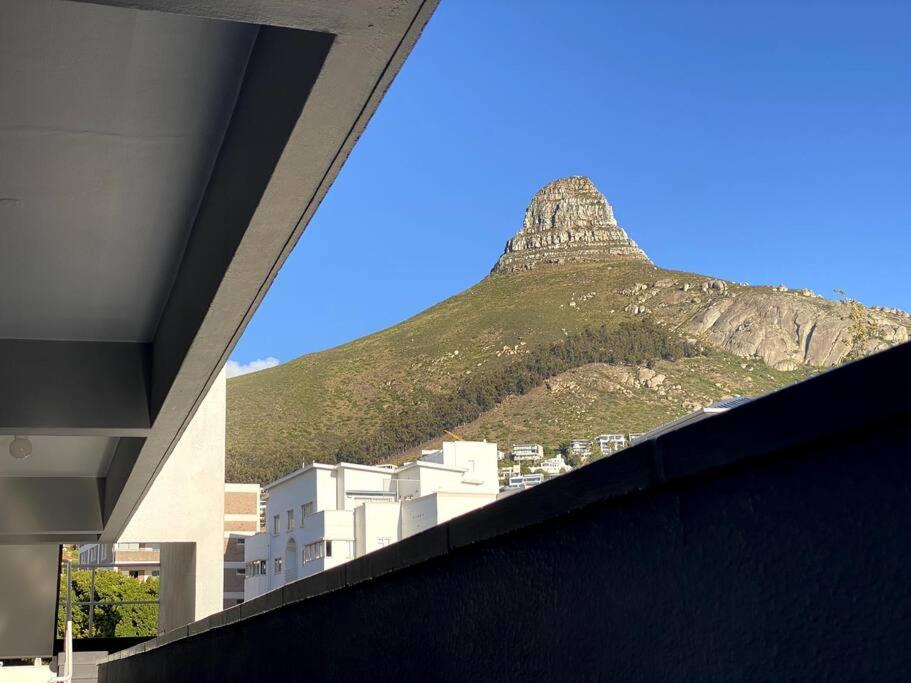 Beachfront Promenade Apartment Sea Point - Walk To Cafes! Cape Town view 2