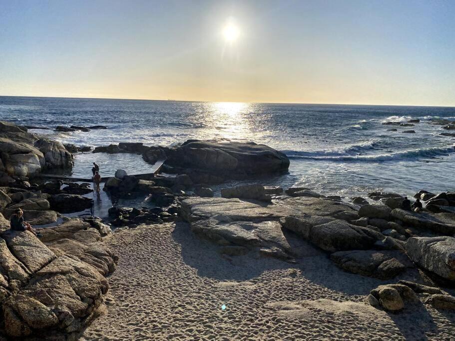 Beachfront Promenade Apartment Sea Point - Walk To Cafes! Cape Town view 5