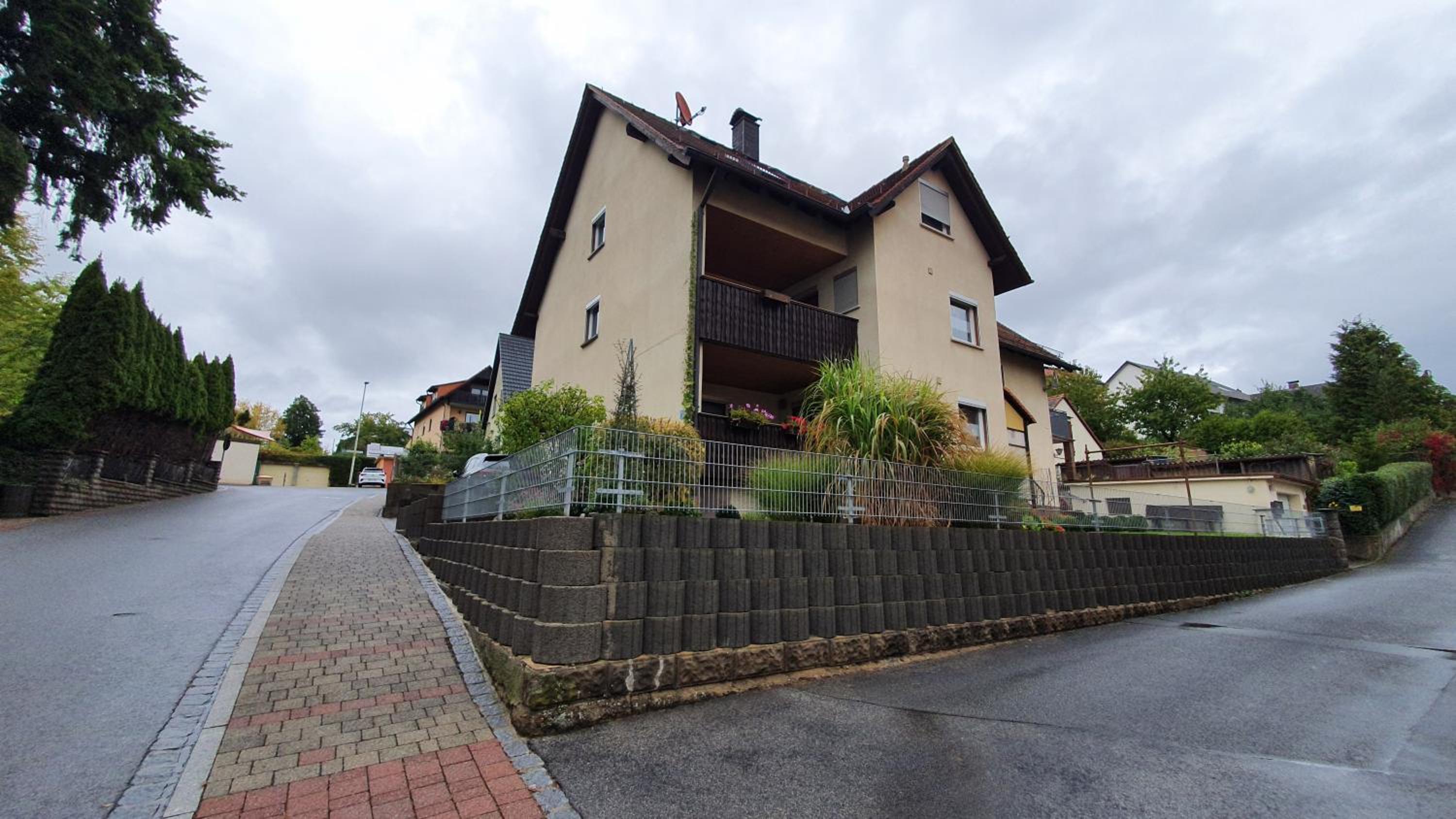 Zweite Heimat Bamberg - stadtnah mit Balkon und Parkplatz