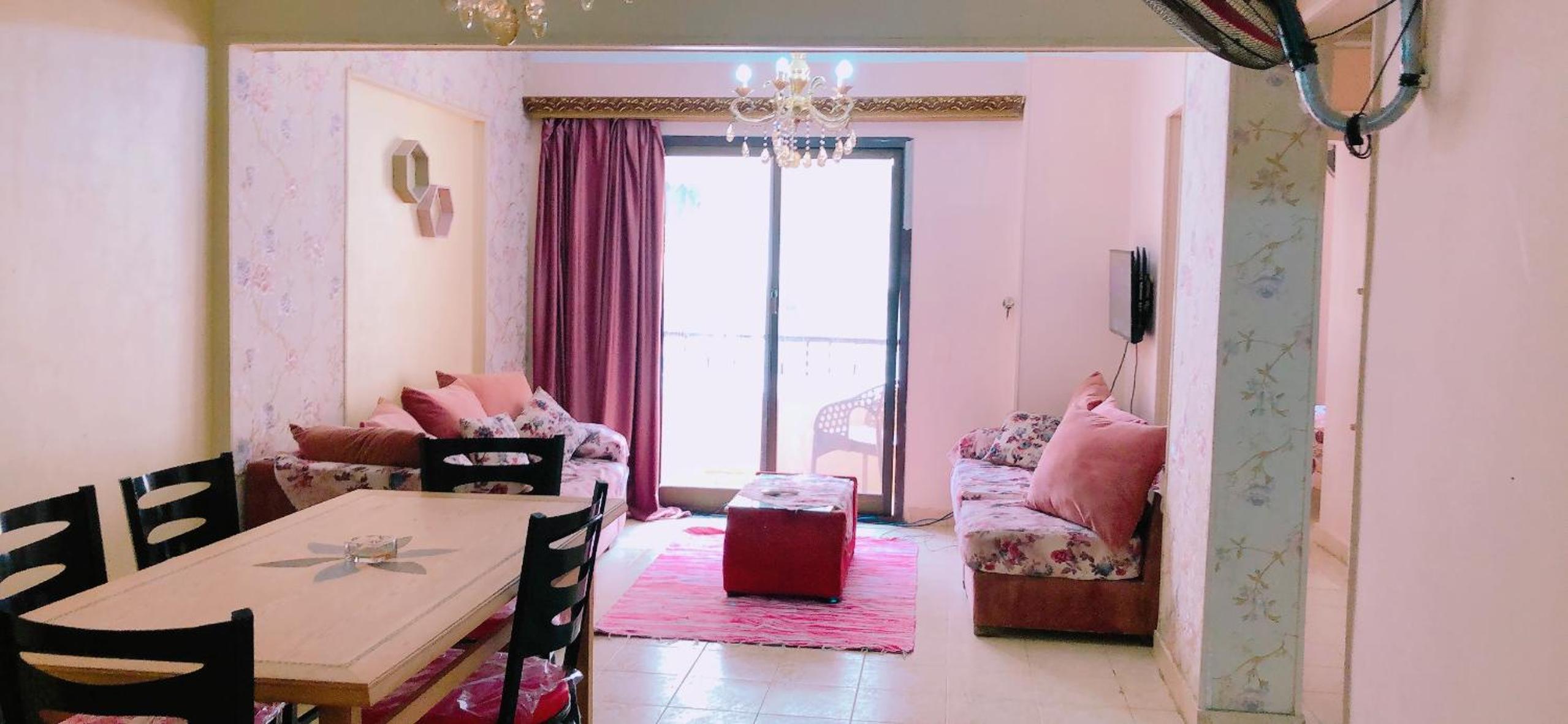 Cozy Apartment in Maadi ring road with smart TV