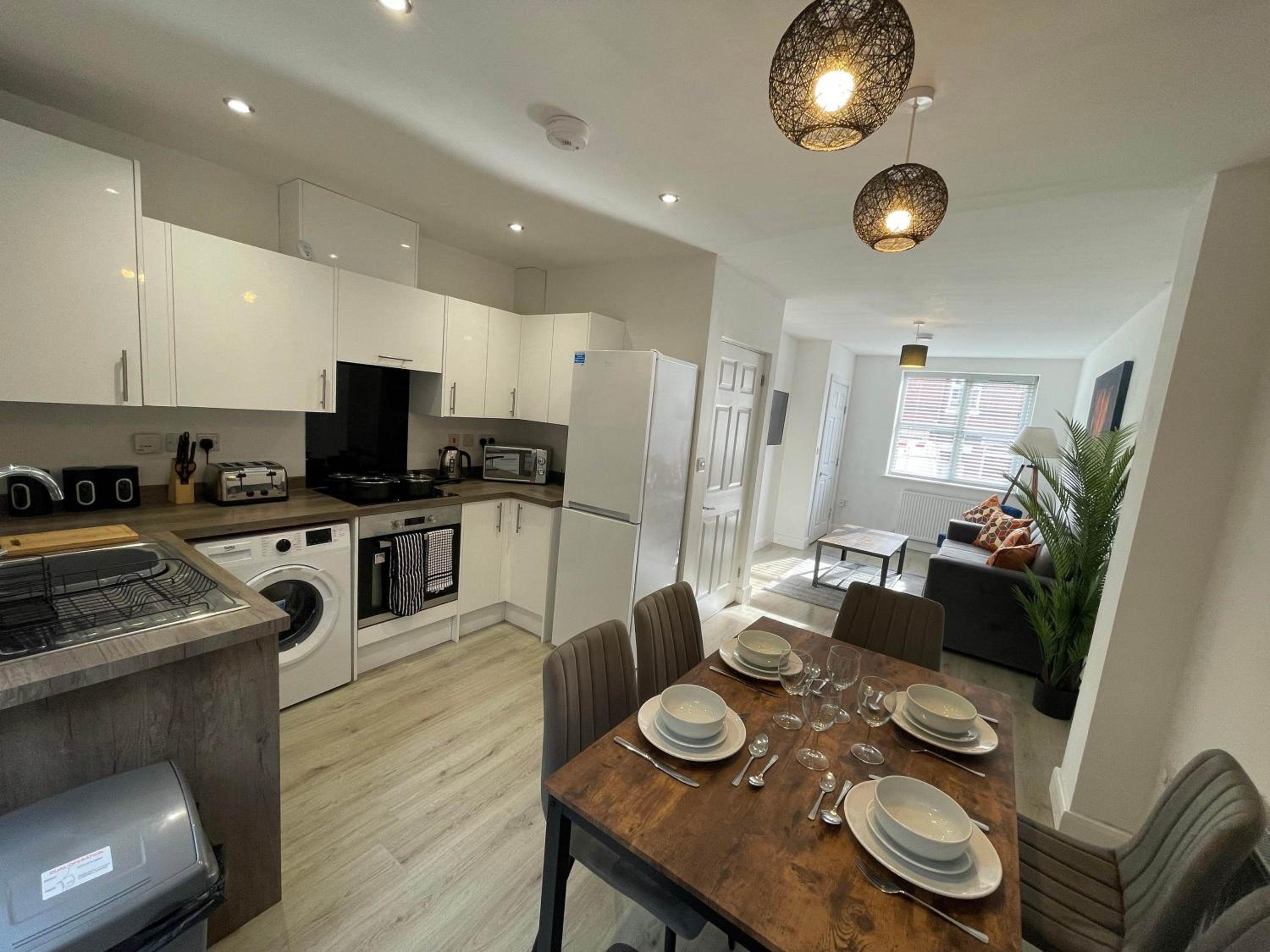 3 Bedroom New House with Wi-Fi Sleep 5 By Home Away From Home - A view 5