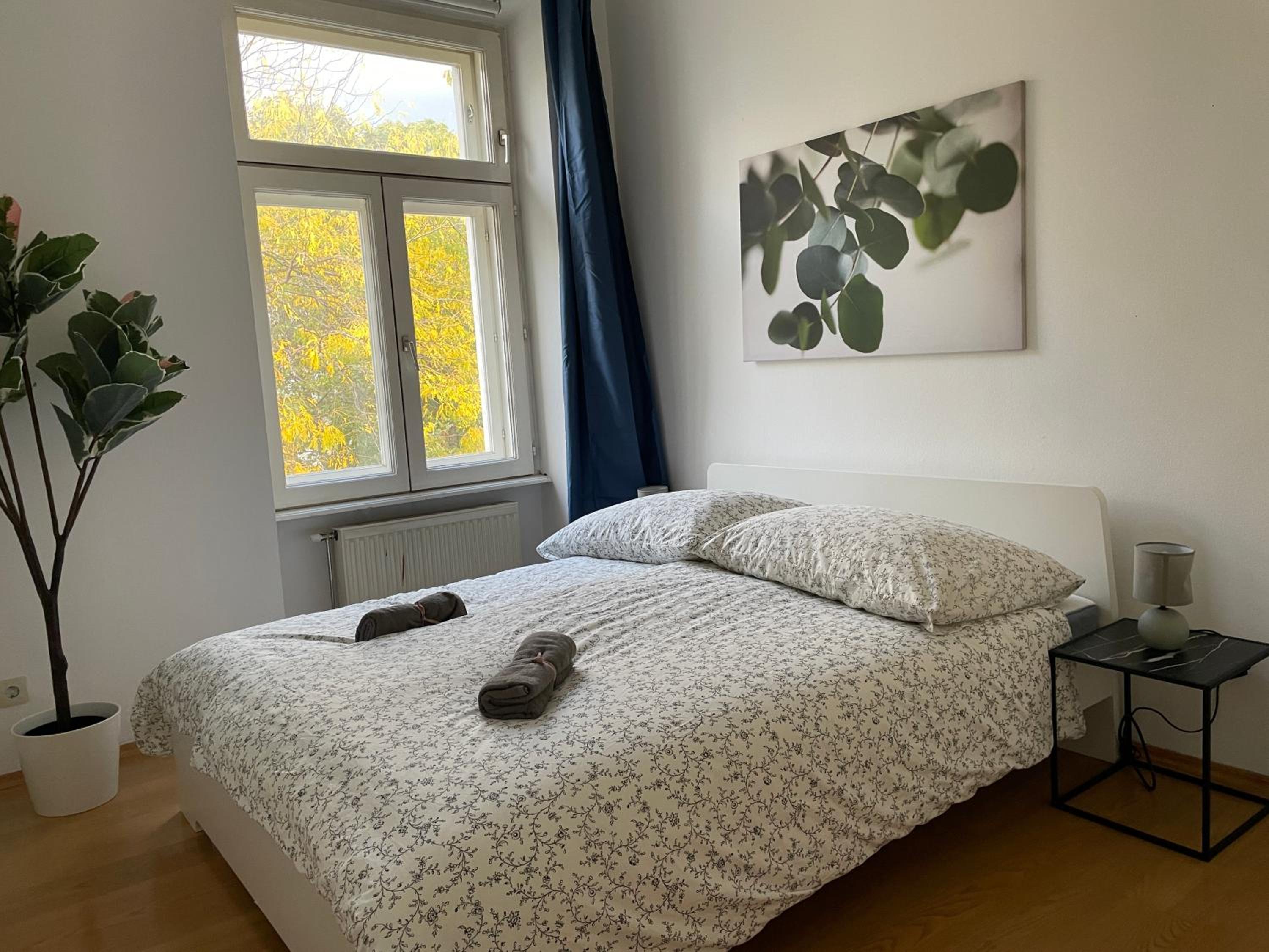 100m2 Flat with Balcony near Mariahilferstrasse - Free Parking