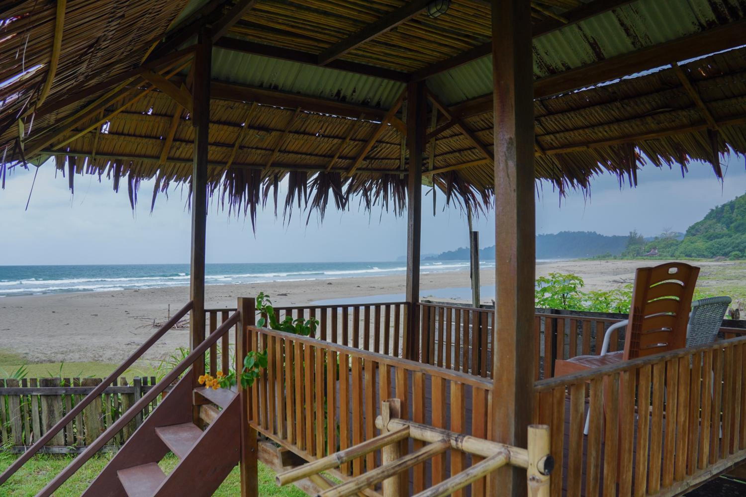 Momos Surf Shack view 3