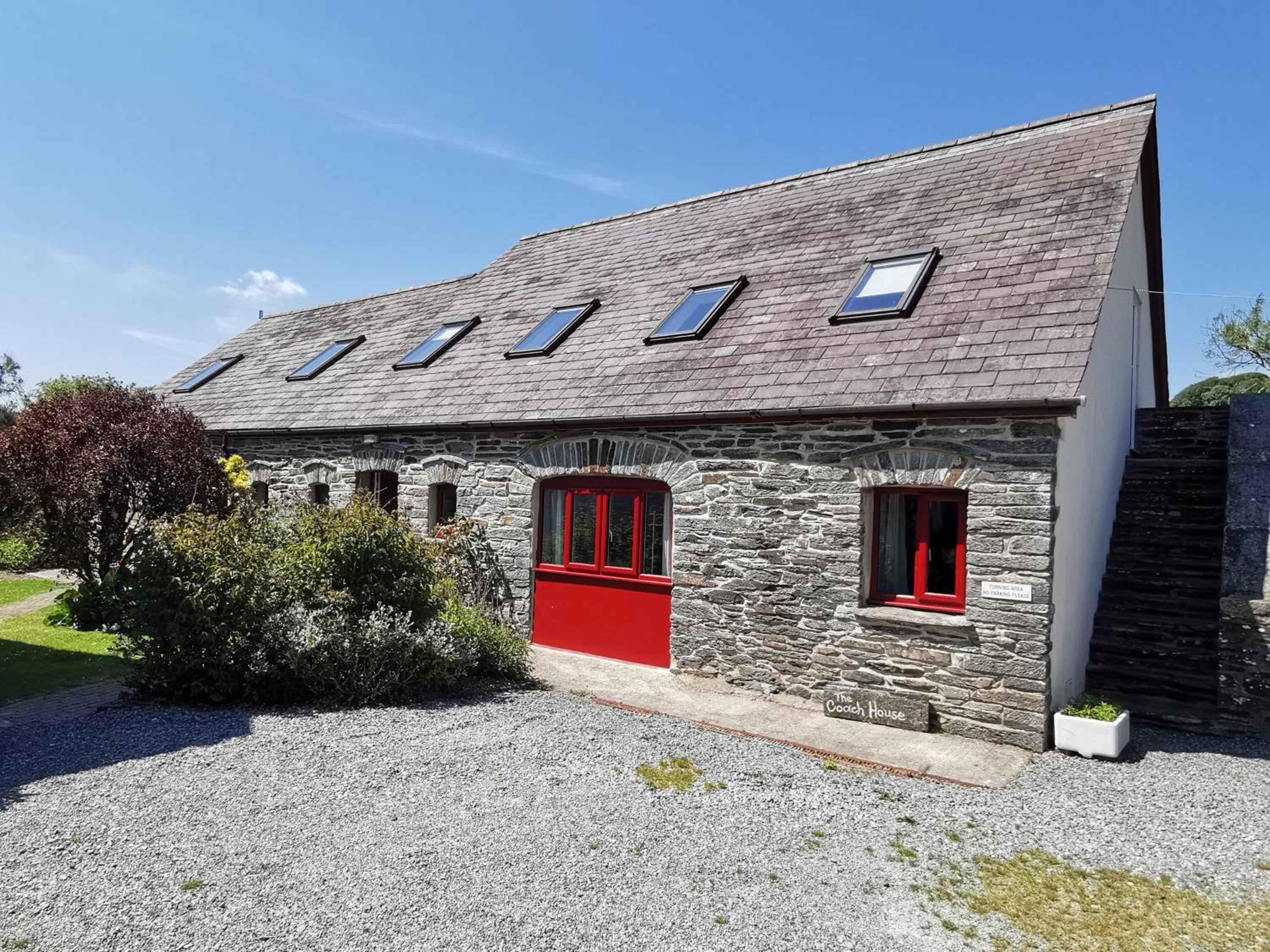 Wellstone Cottages - Perfect for Parties - Birthdays - Stag and Hen Weekends - Yoga and Wellbeing Retreats - Sleeps up to 24 view 3