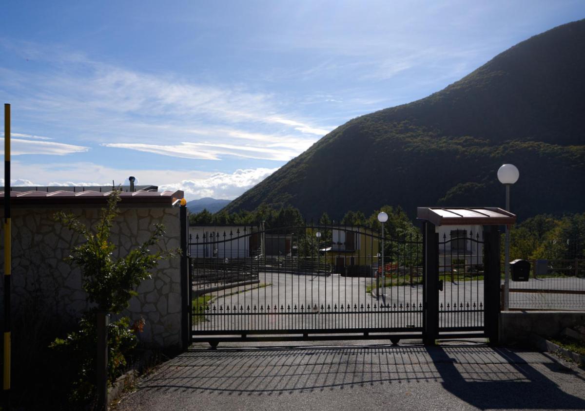 CASTEL DI SANGRO - chalet a pochi minuti di auto dalle piste immerso nel verde view 2