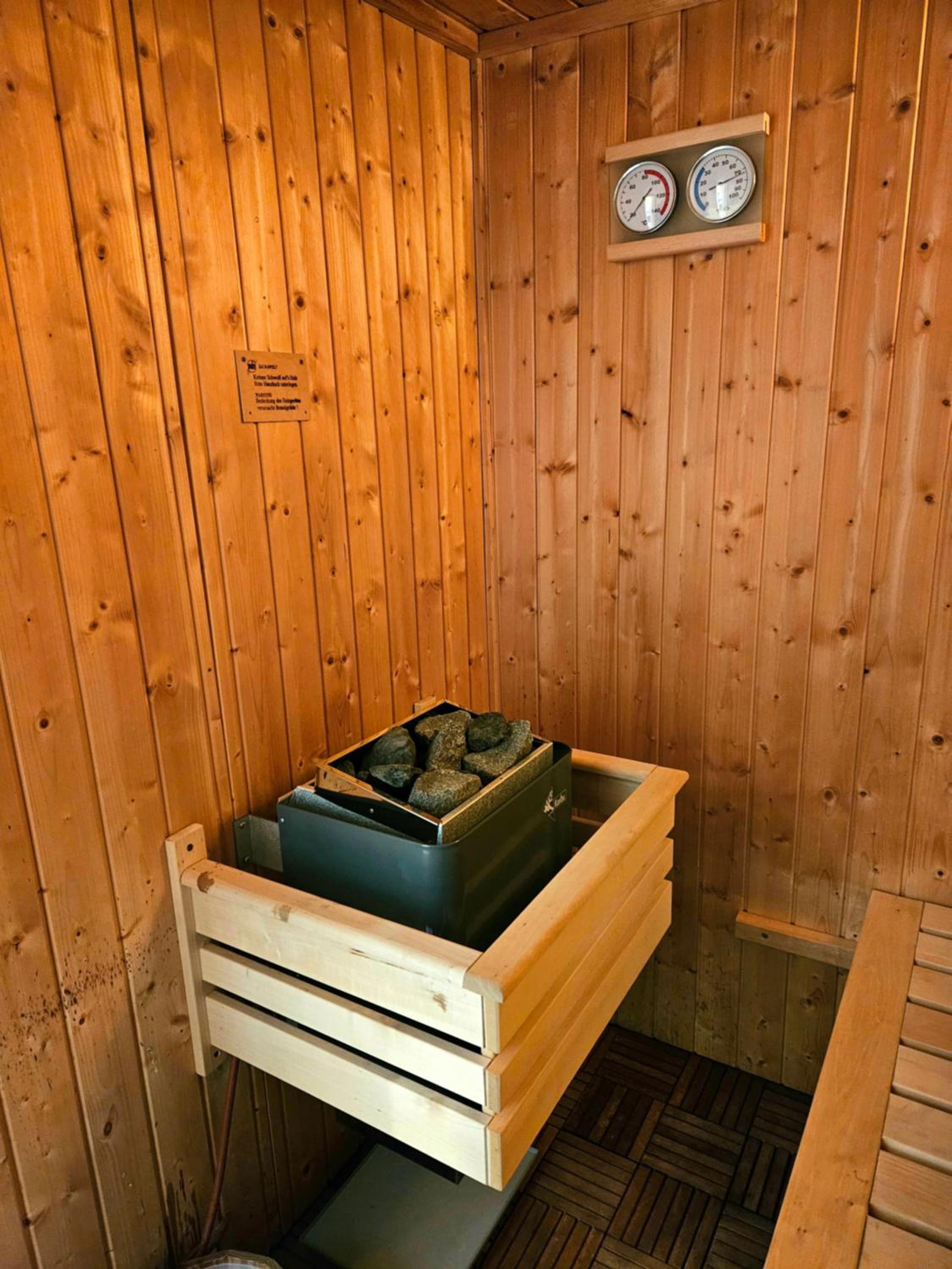 Gemütliche FeWo mit Sauna inmitten der Berge