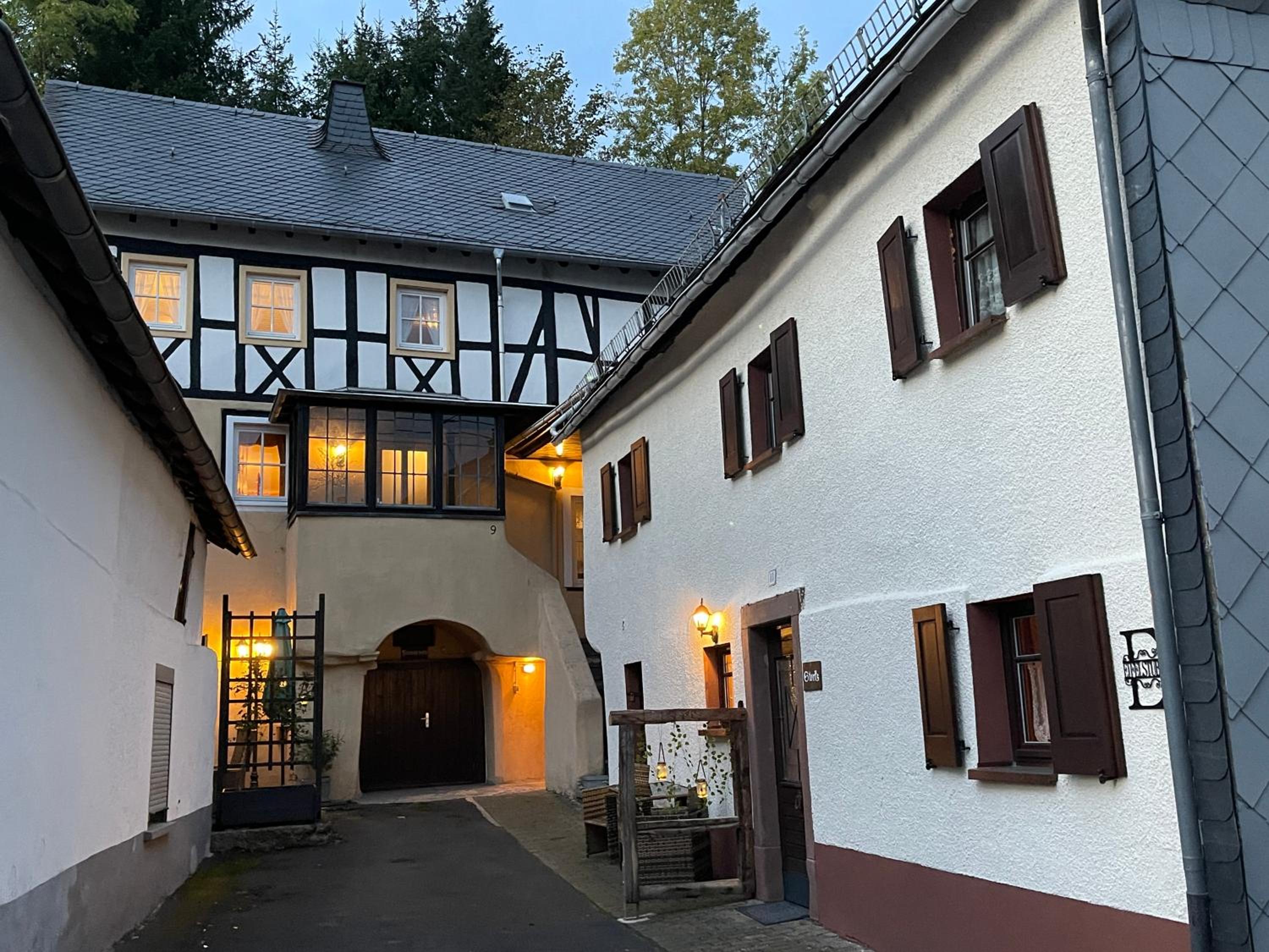 Ferienhaus Eifelstuben mit Charme - Bauernstube Vulkaneifel - Nähe See und Burgruine