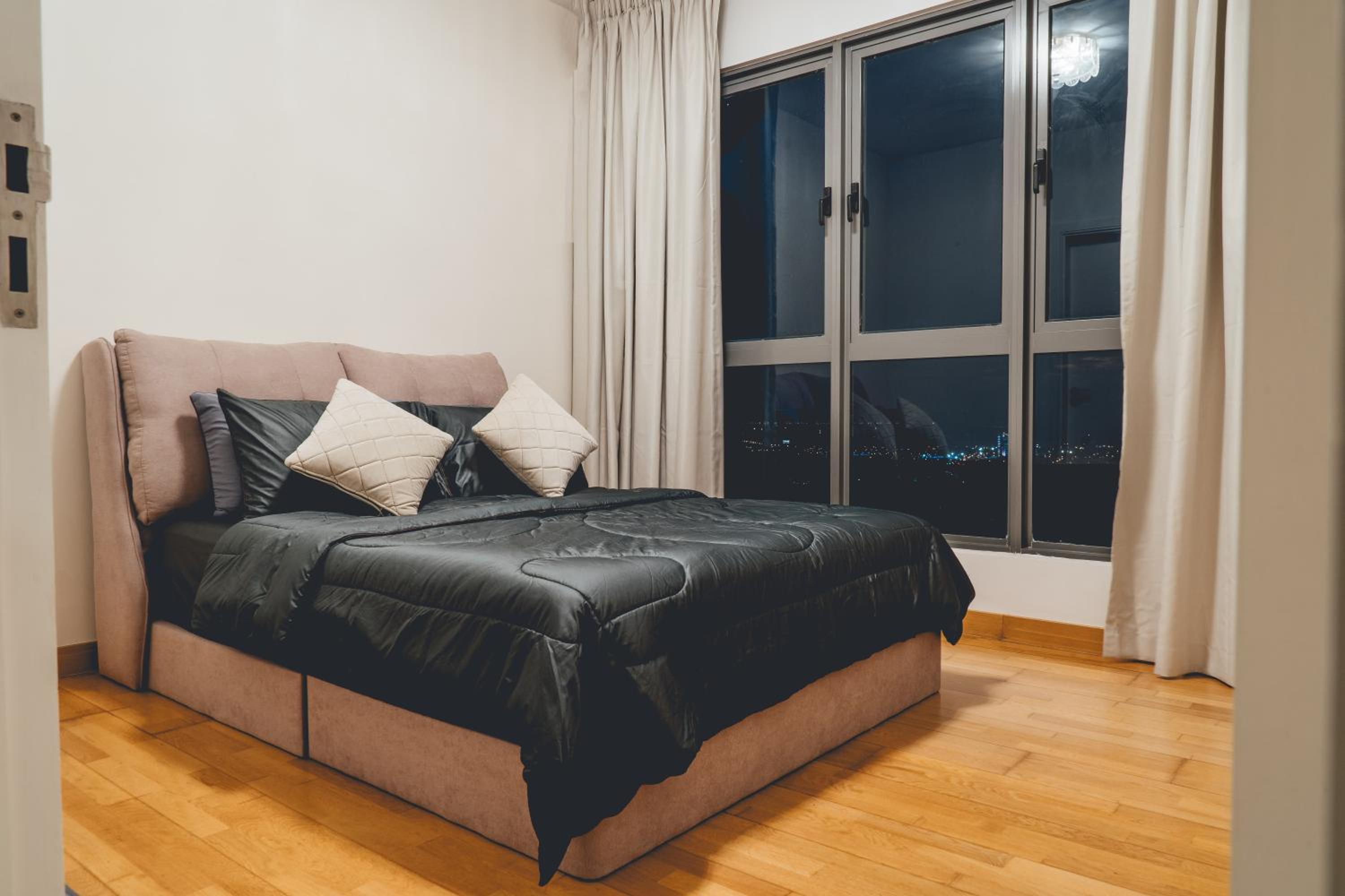 Teega Muji 4BR 12 pax w bathtub by Our Stay photo 8