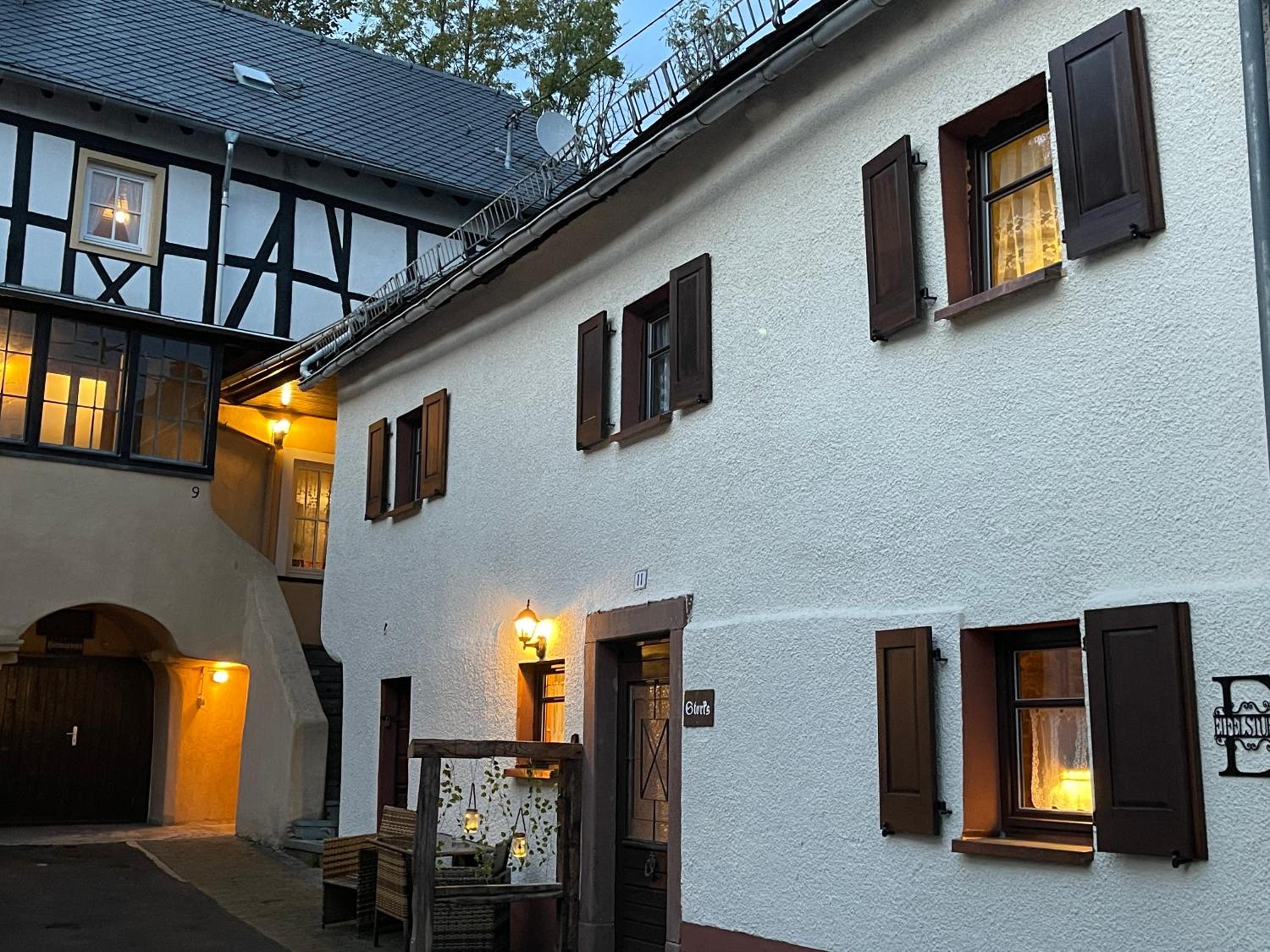Ferienhaus Eifelstuben mit Charme - Bauernstube Vulkaneifel - Nähe See und Burgruine