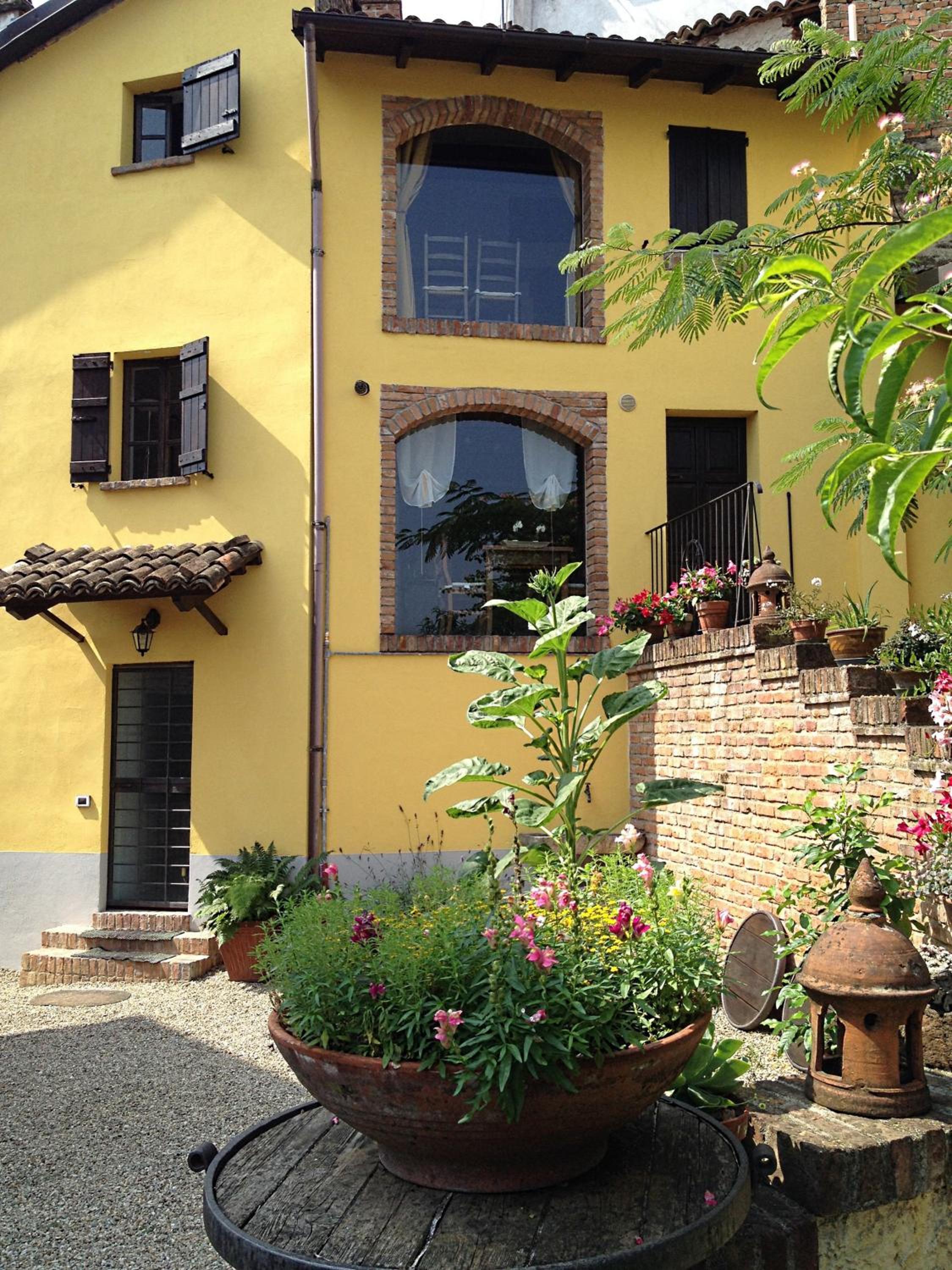 Altes Backhaus in Maranzana photo 2