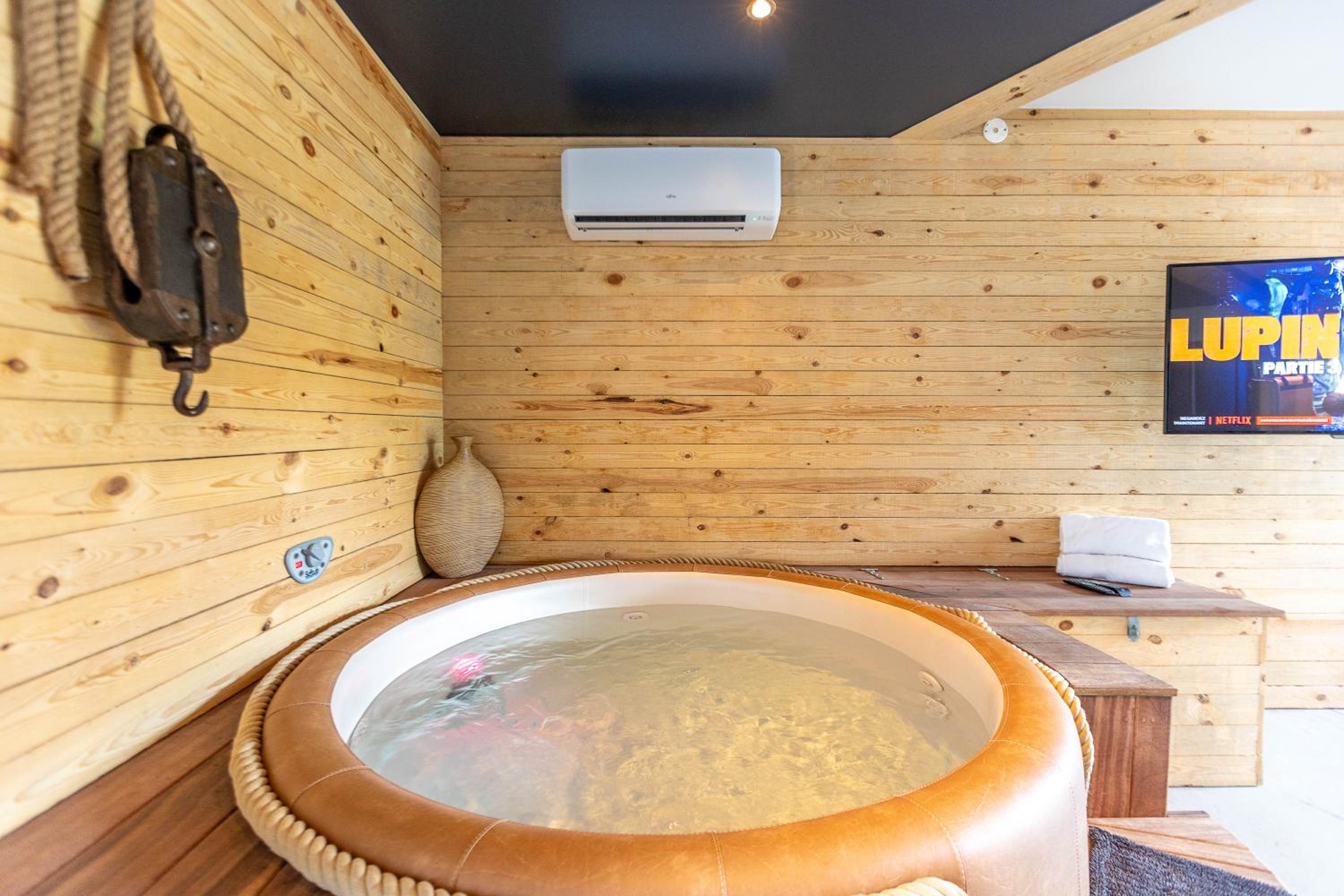 L'Antre d'Eux - Suite avec sauna et jacuzzi