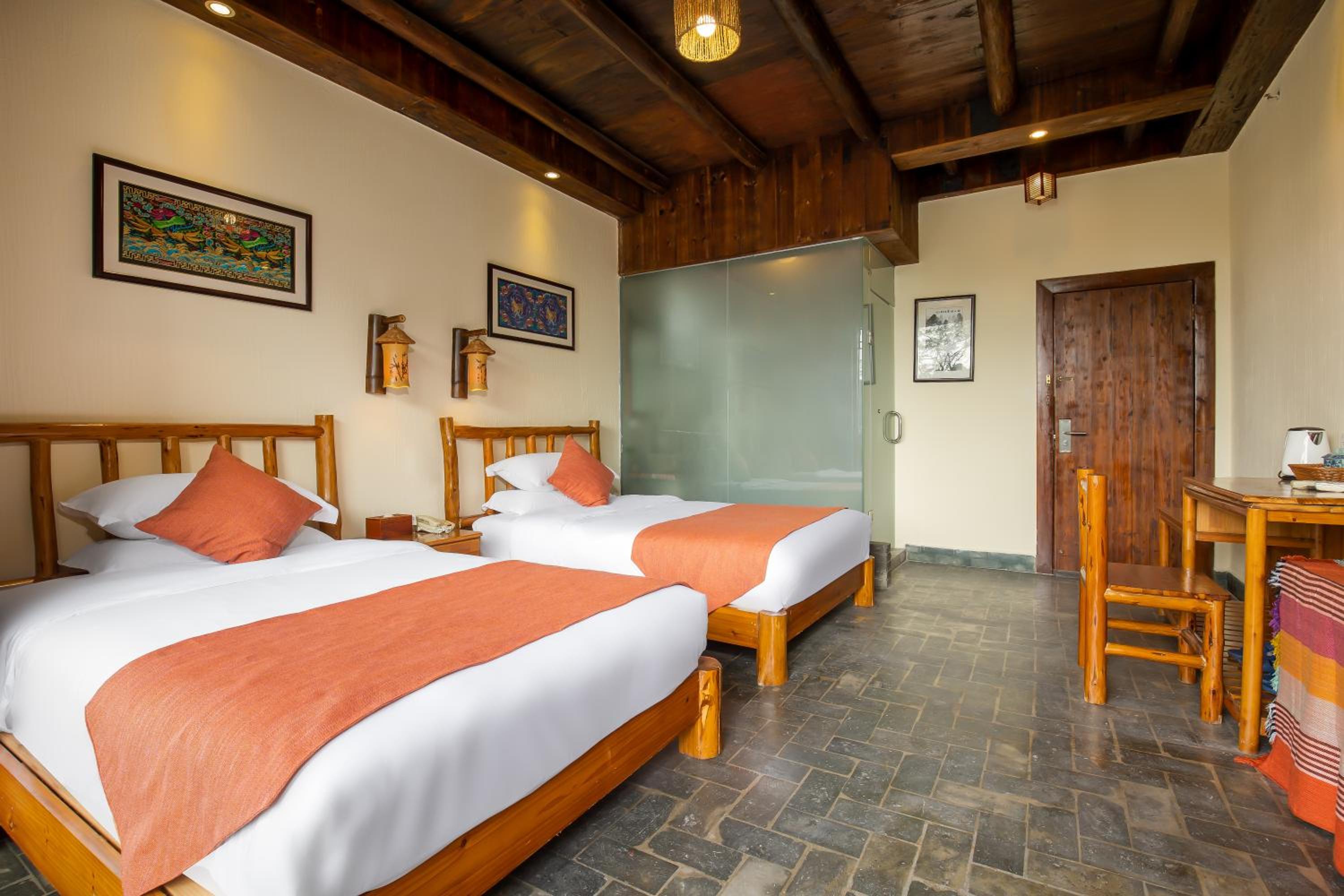 Yangshuo River Lodge Hotel--English speaking team&Swimming pool&Activties organized&Free pick up from Airport or TS over 3 nights