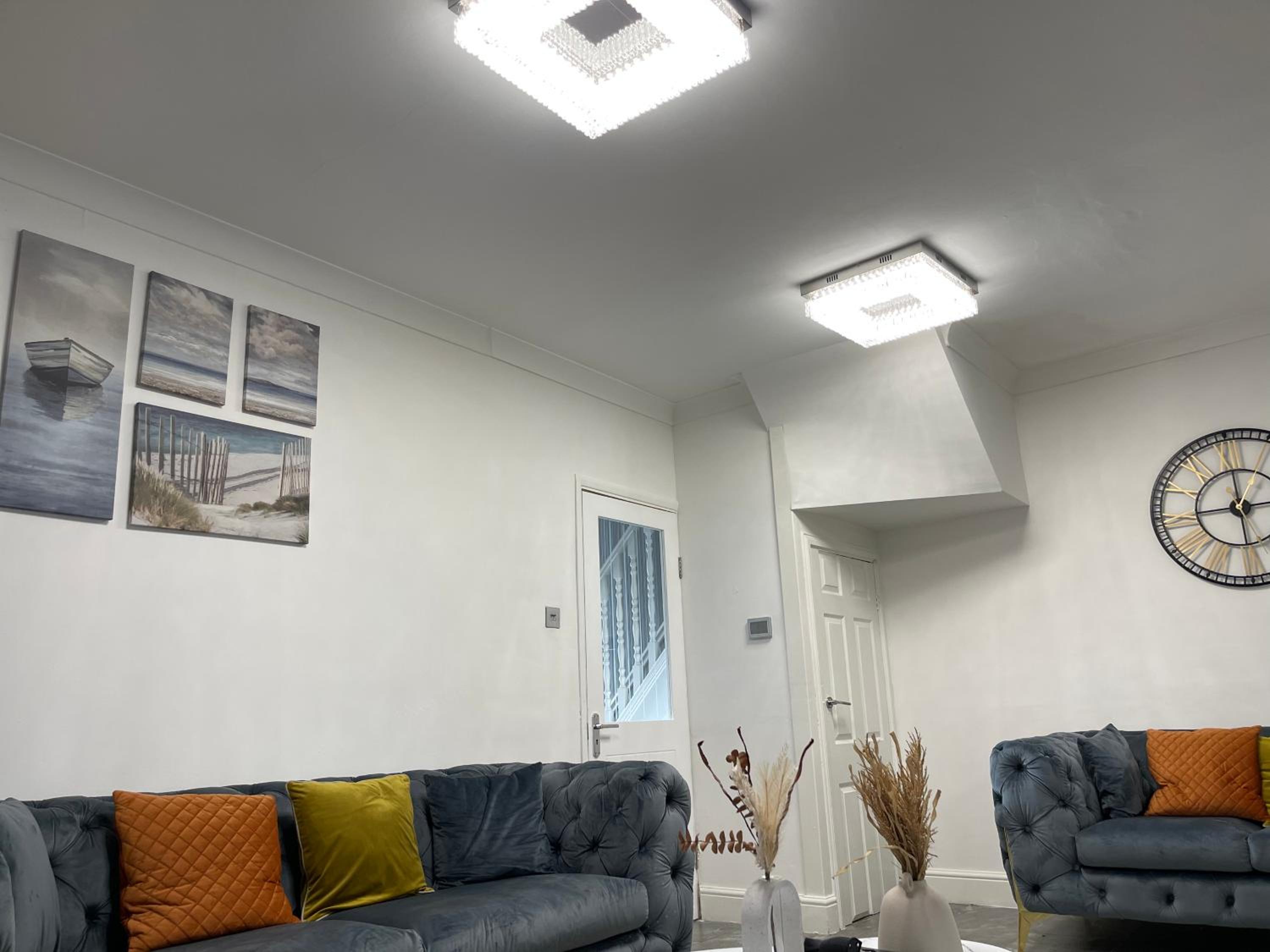 UPPAMOST LUXURY HOME LONDOn view 4
