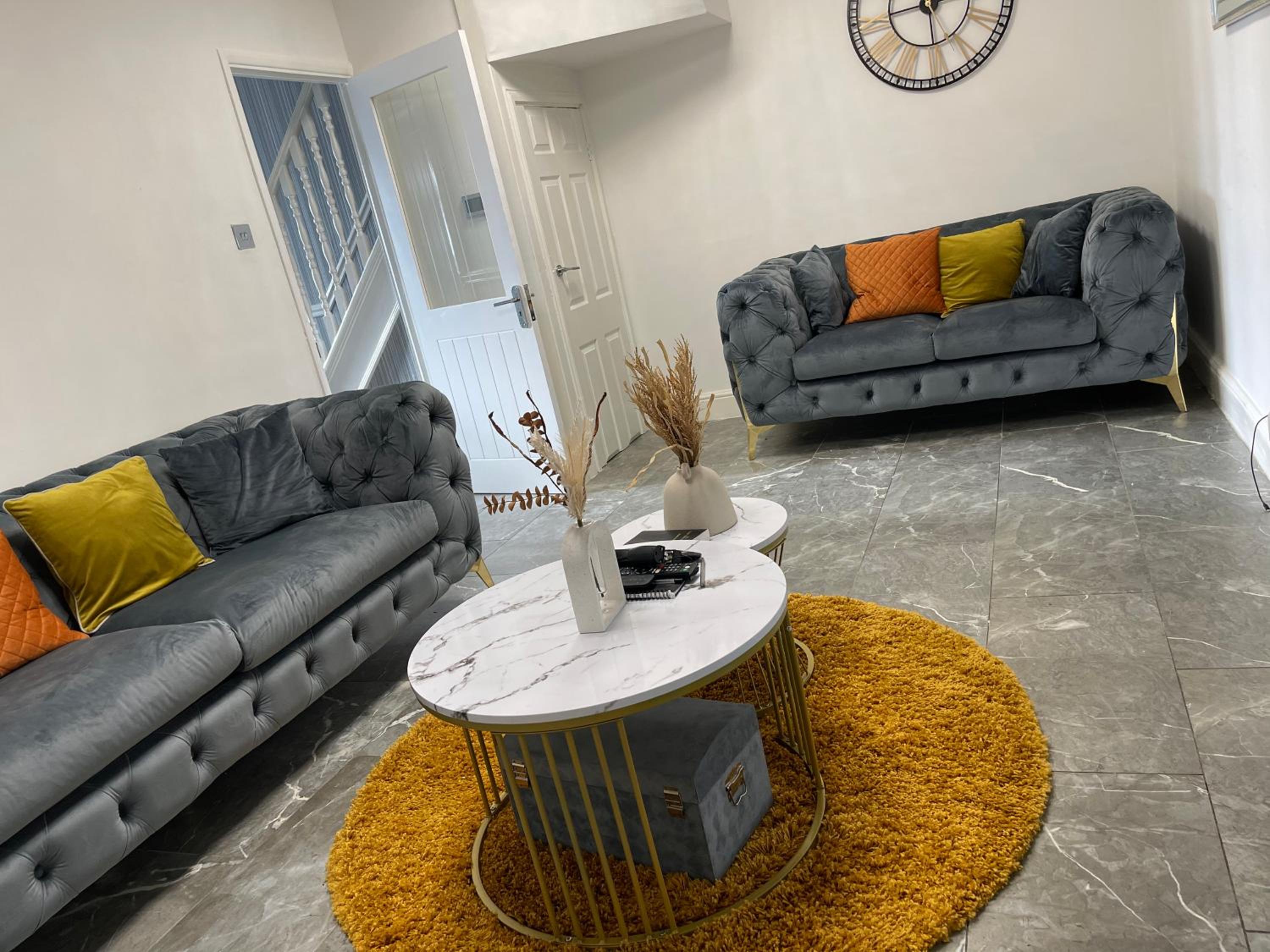 UPPAMOST LUXURY HOME LONDOn view 2