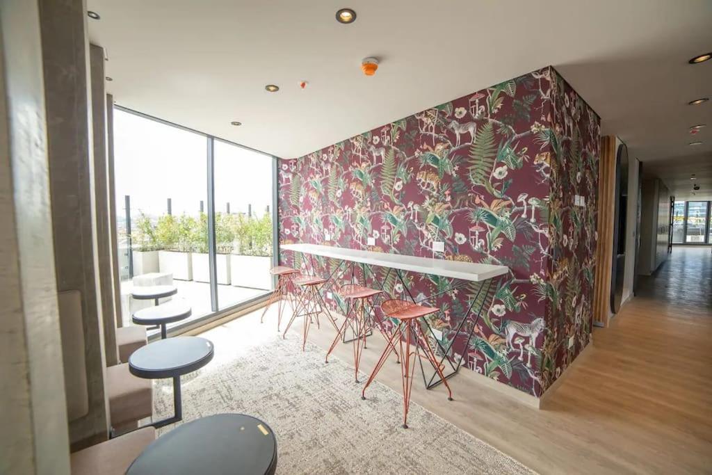 Bright luxurious flat with stunning view workspace