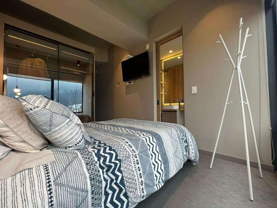 Bright luxurious flat with stunning view workspace