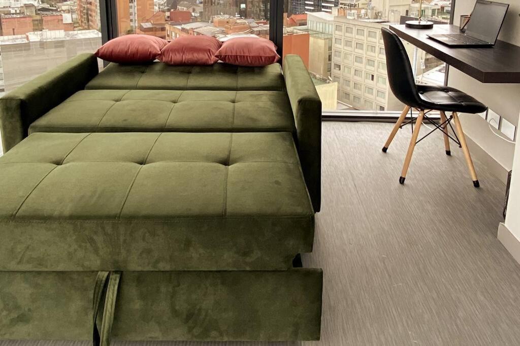 Bright luxurious flat with stunning view workspace