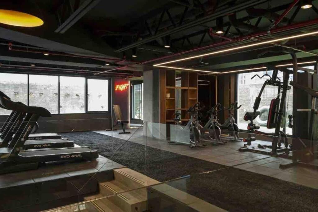Bright luxurious flat with stunning view workspace
