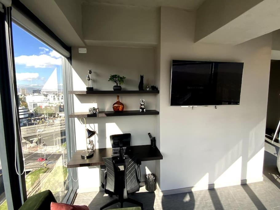 Bright luxurious flat with stunning view workspace