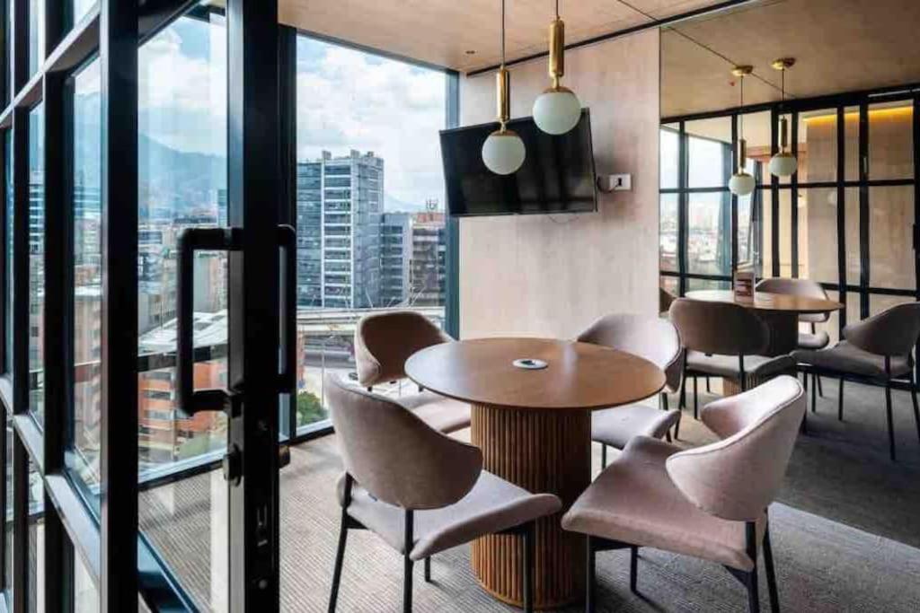 Bright luxurious flat with stunning view workspace