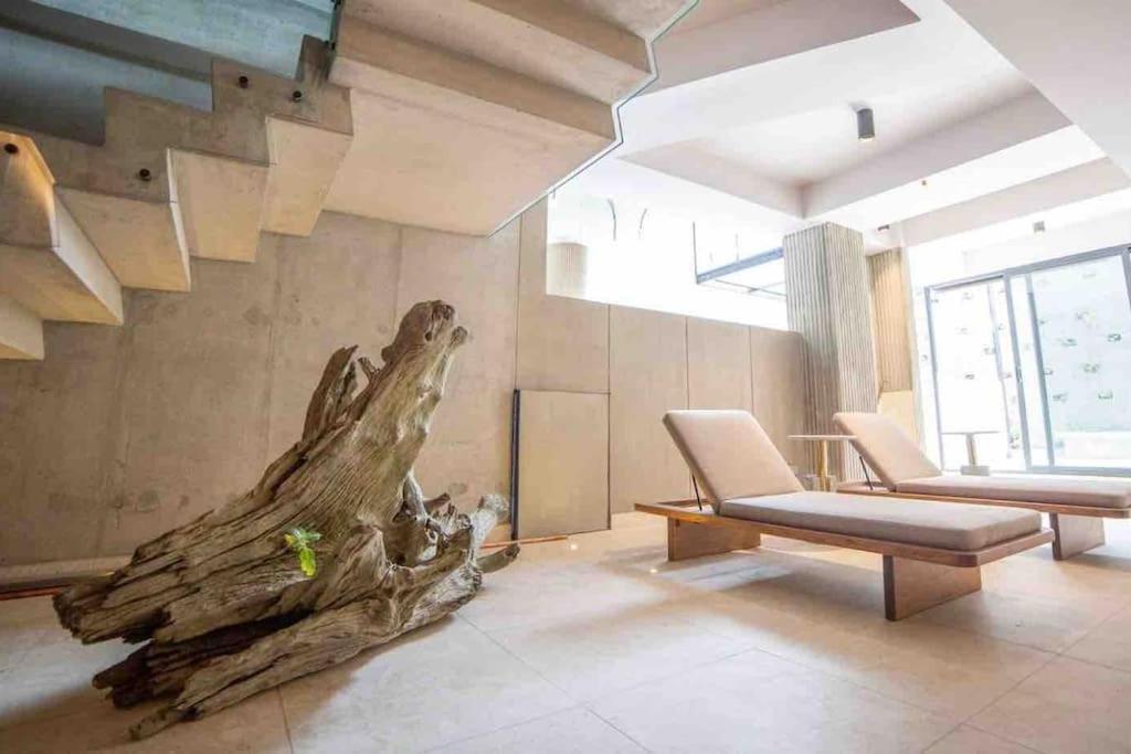 Bright luxurious flat with stunning view workspace