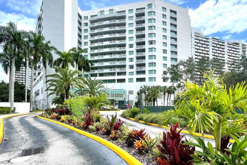 Hotel New Luxury Water Front Condo - Image 1