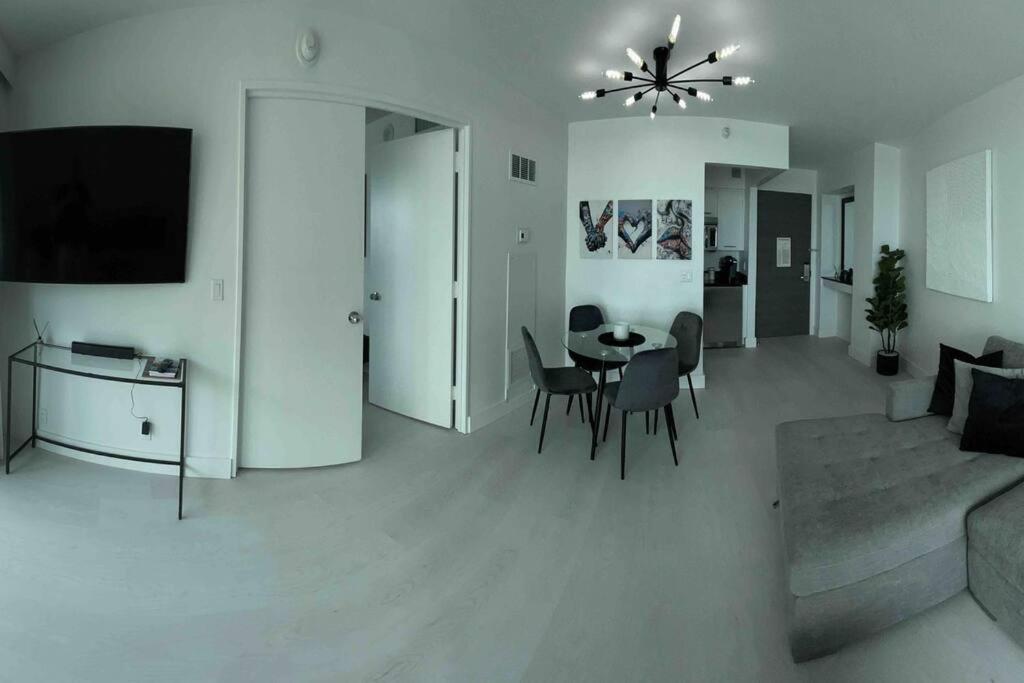 Condo, Breathtaking Water views, King Suite, Hilton Property view 4