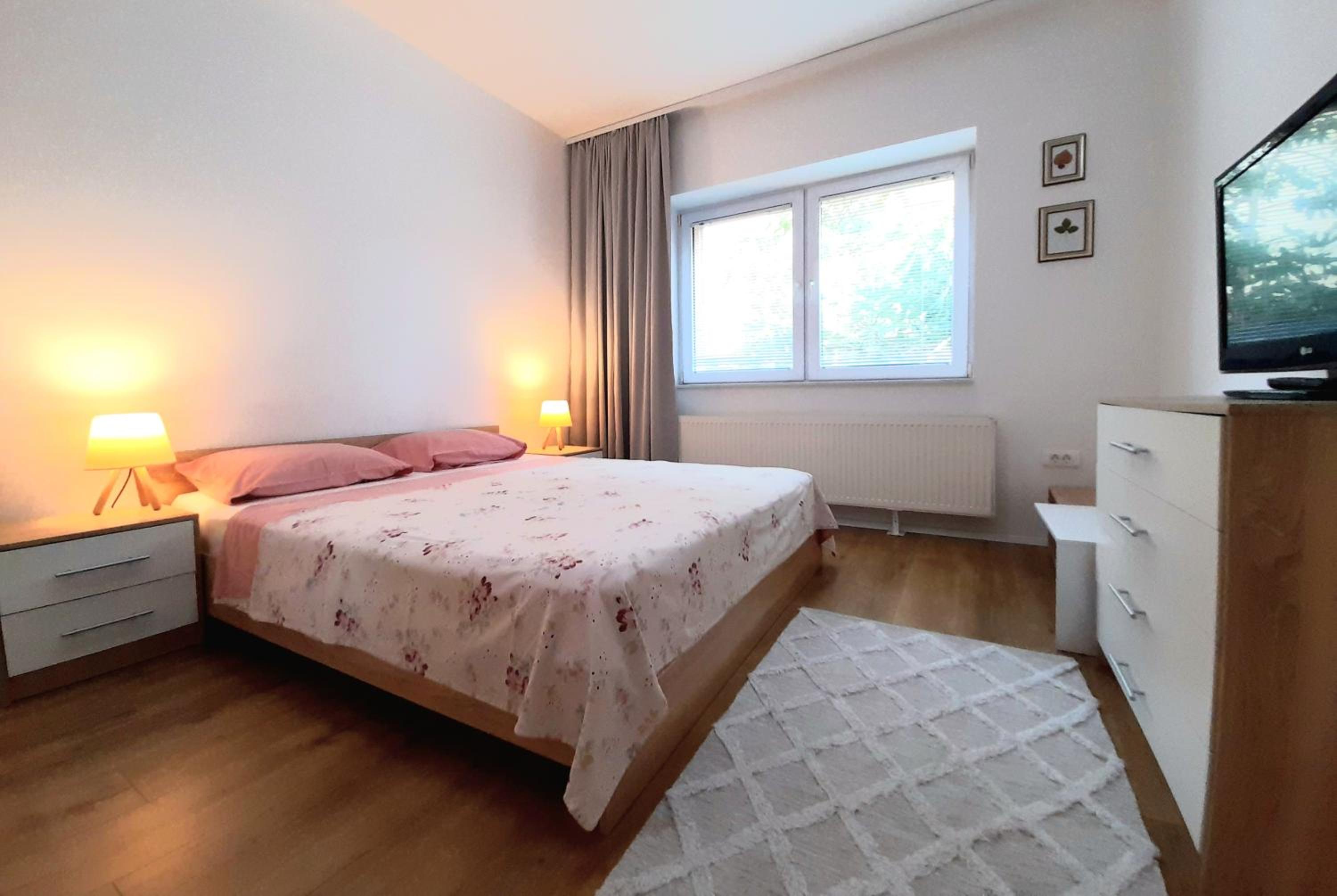 Central Modern Apt with Garden view 5