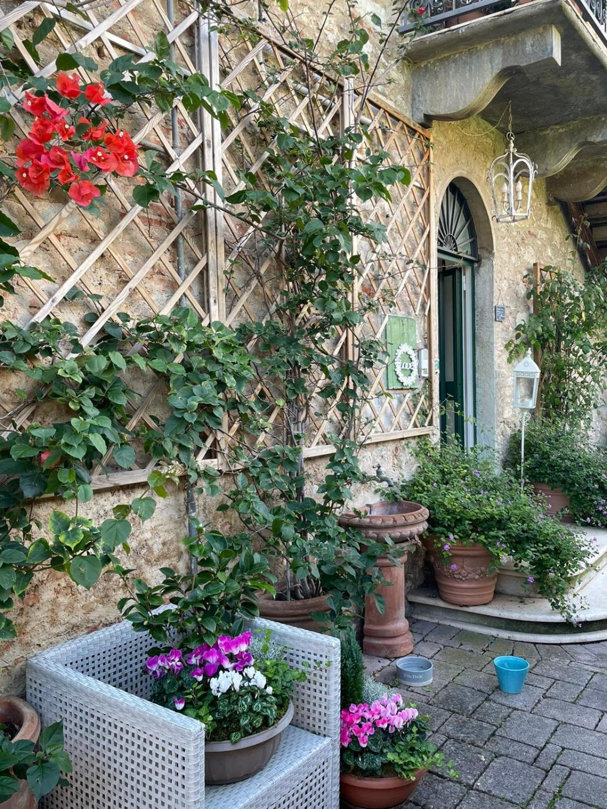La Maison de Nada view 3
