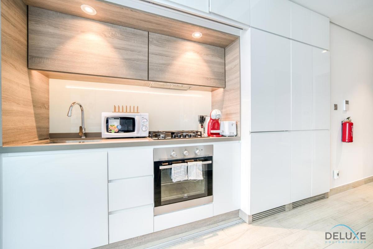 Lush Studio in Studio One Dubai Marina by Deluxe Holiday Homes