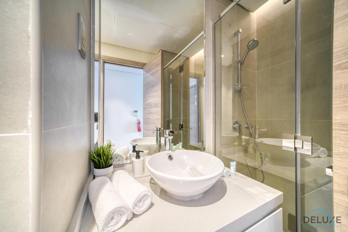 Lush Studio in Studio One Dubai Marina by Deluxe Holiday Homes