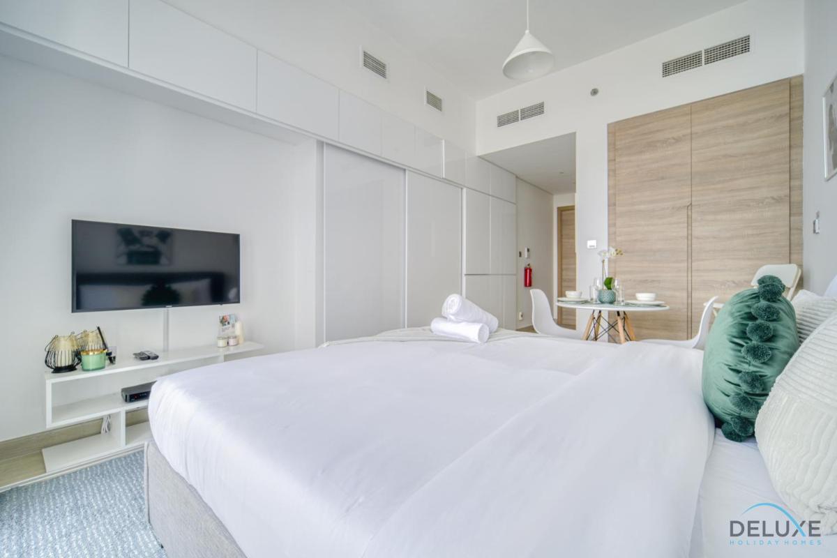 Lush Studio in Studio One Dubai Marina by Deluxe Holiday Homes